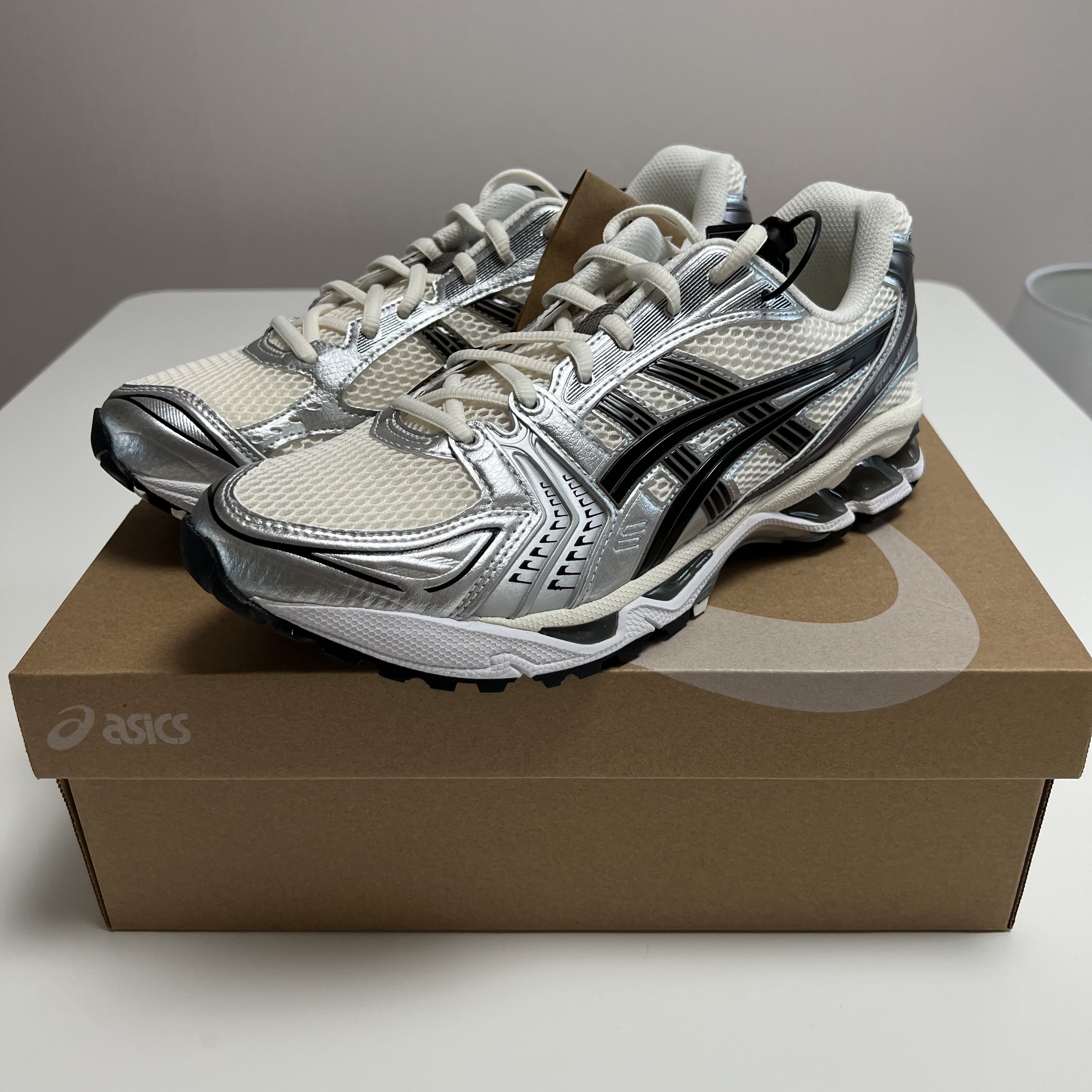 Asics Gel-Kayano 14 Cream Black 착용 스타일 - 3