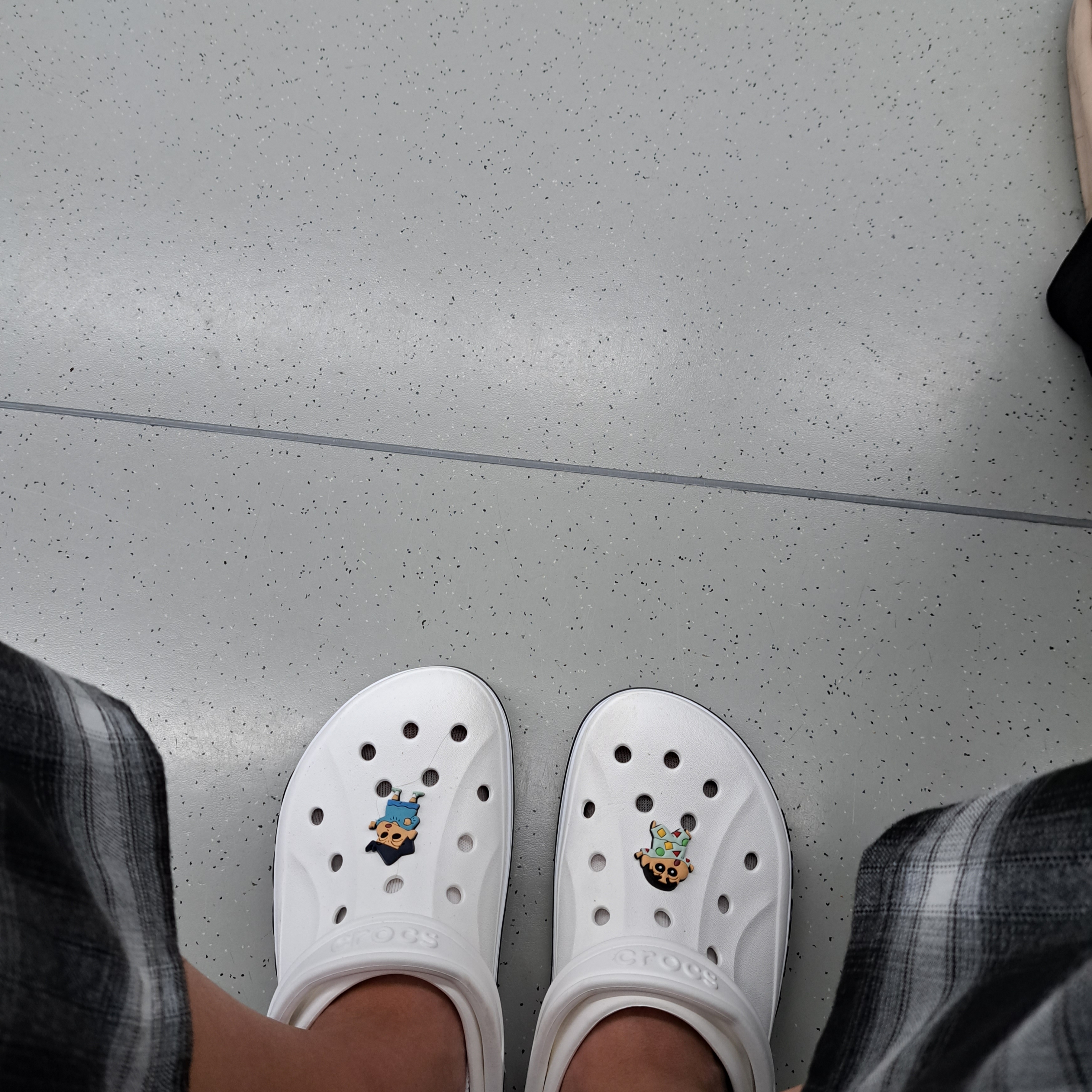Crocs Bayaband Clog White Navy 착용 스타일