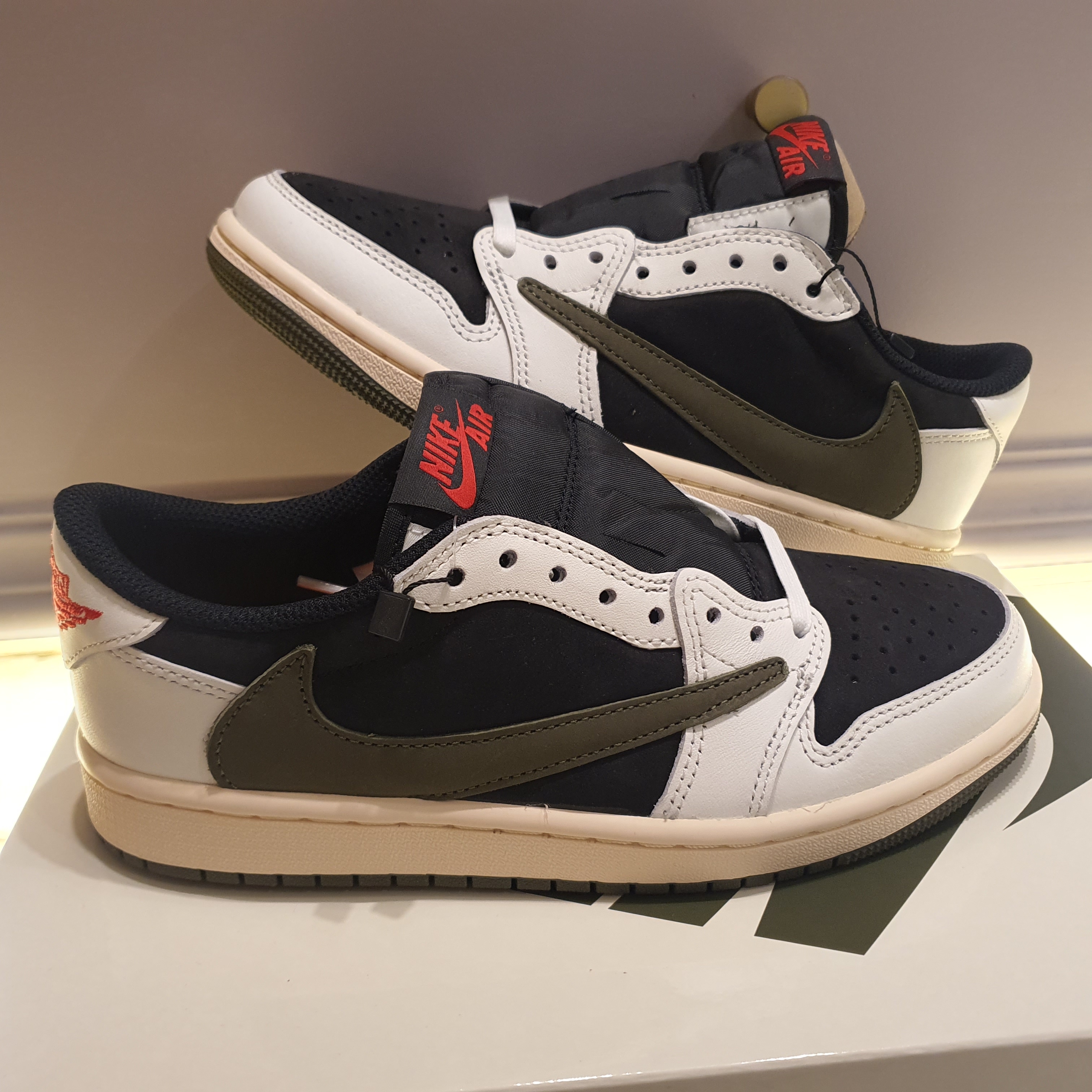 (W) Jordan 1 x Travis Scott Retro Low OG SP Medium Olive 착용 스타일