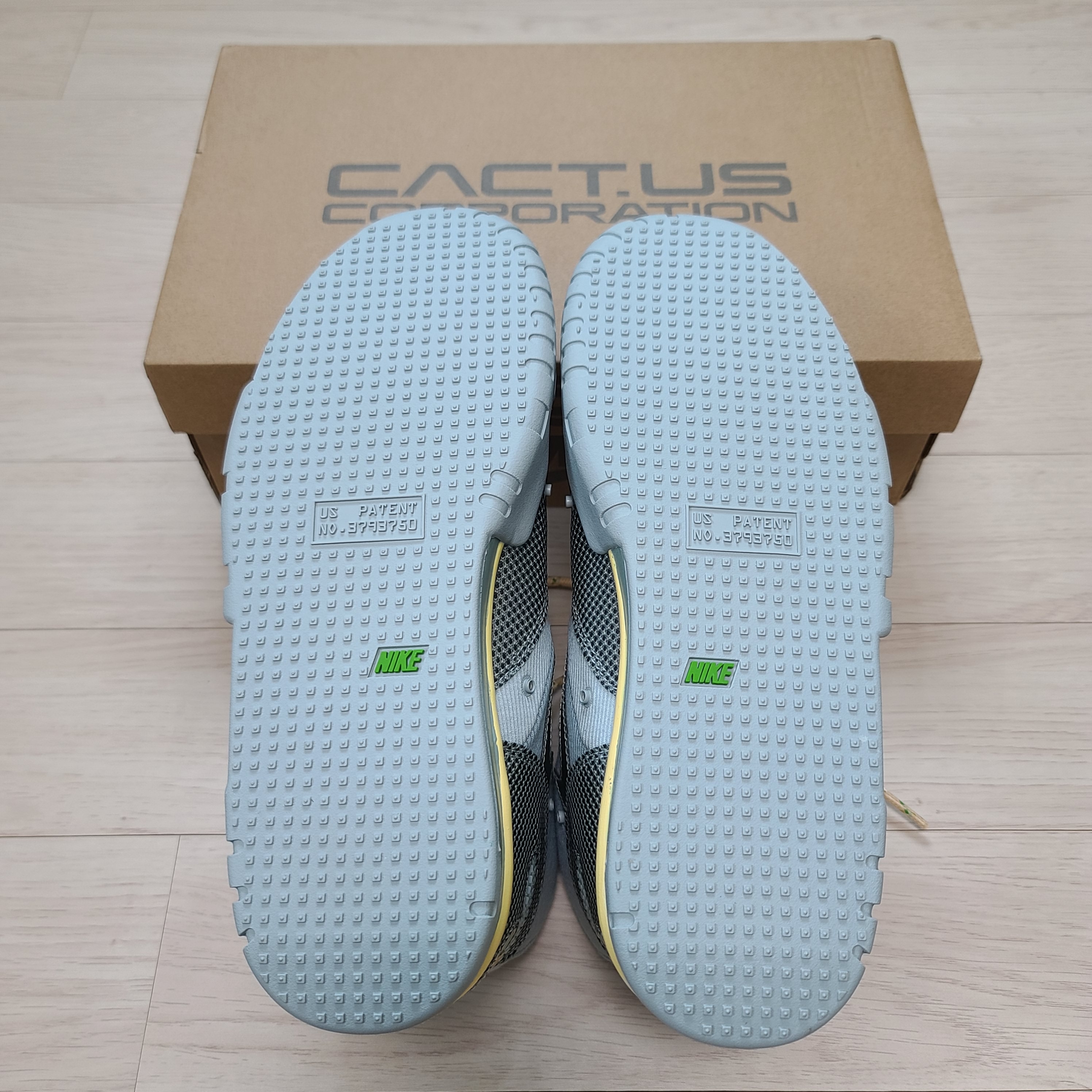 Nike x Travis Scott Nike Air Trainer 1 Grey Haze and Dusty Sage 착용 스타일 - 5
