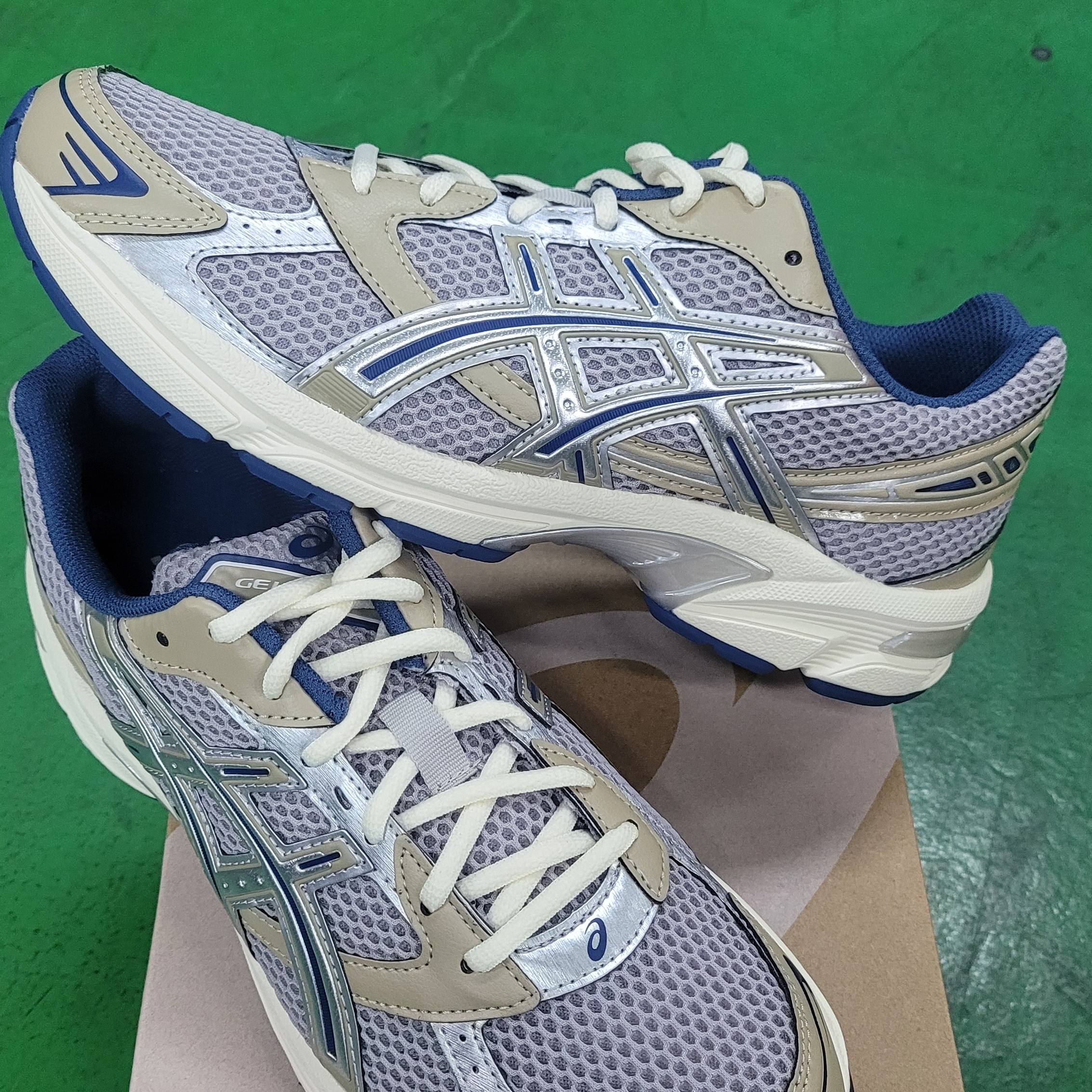 Asics Gel-1130 Oyster Grey Pure Silver 착용 스타일