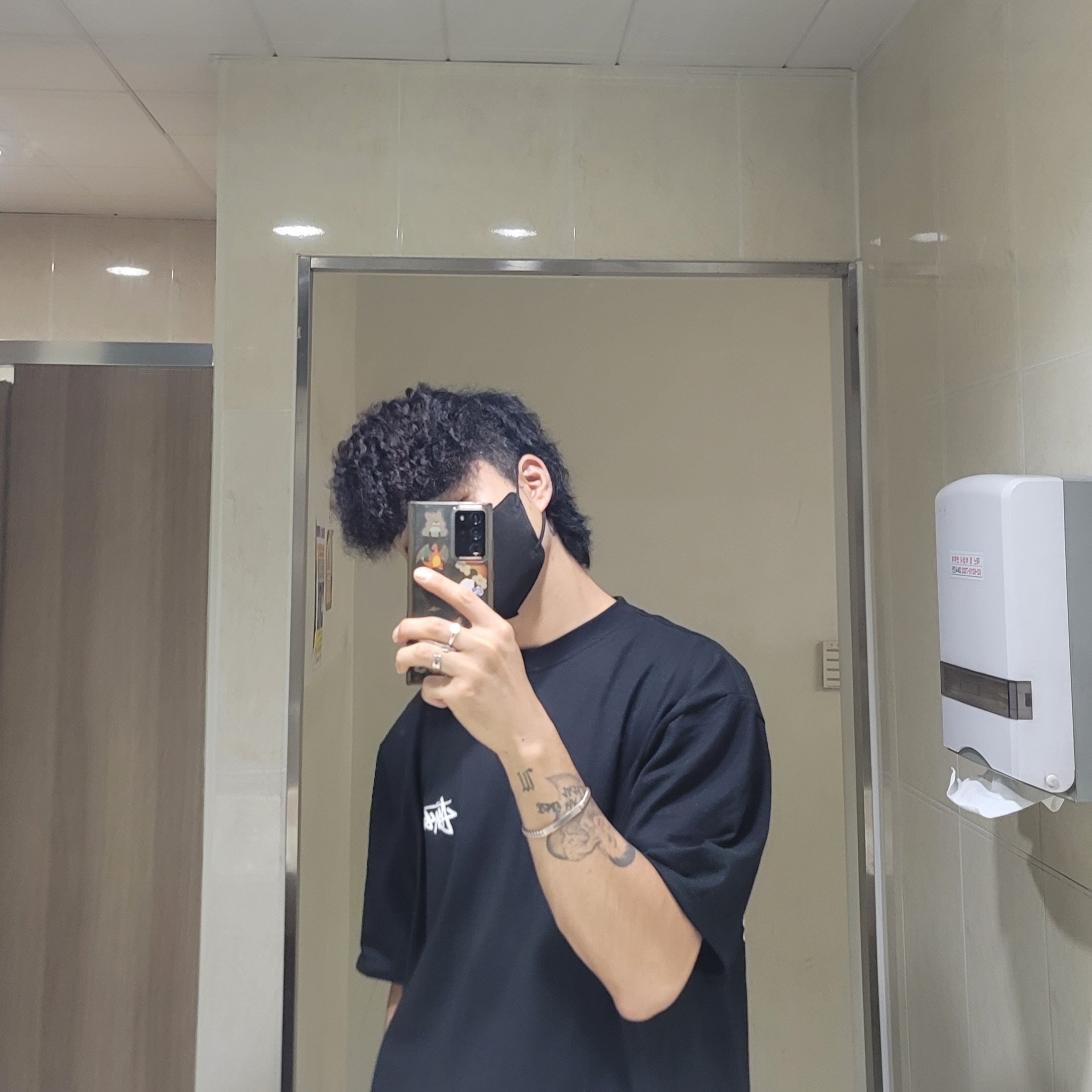 Stussy Plush T-Shirt Black, Nike x Stussy Water Shorts Habanero Red 착용 스타일 - 1