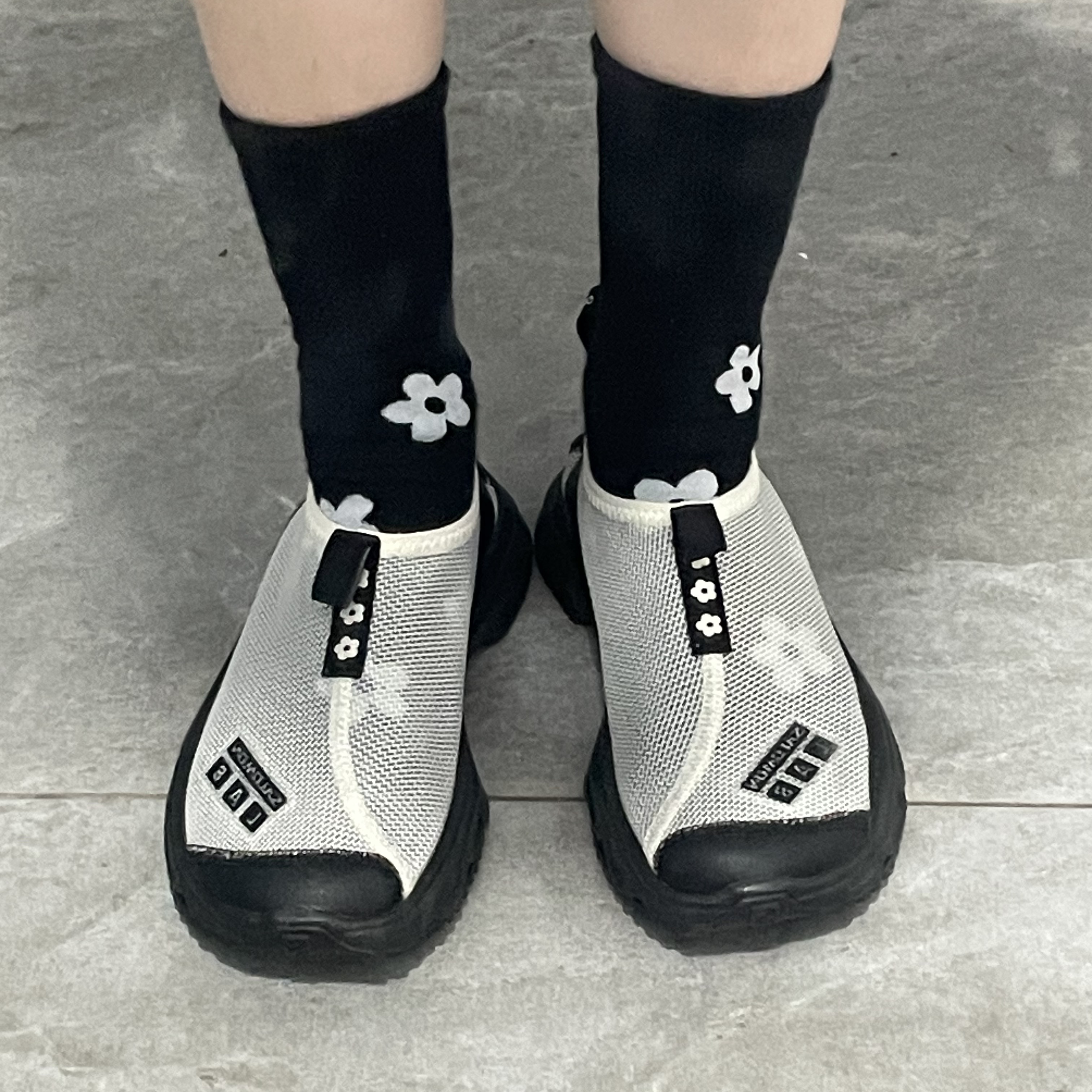 Salomon x Sandy Liang RX Moc 3.0 Black White 착용 스타일 - 1