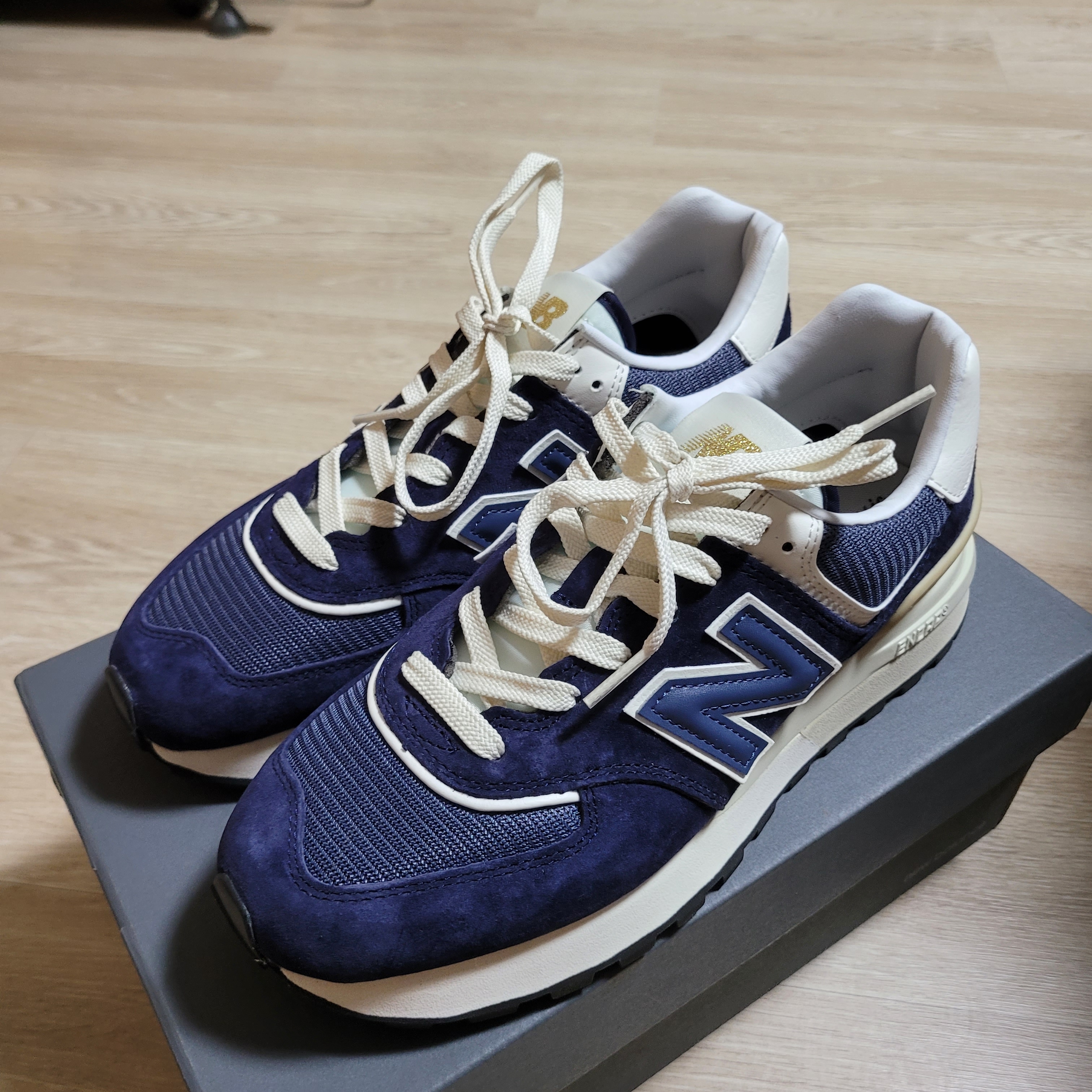 New Balance 574 Legacy Navy 착용 스타일 - 1
