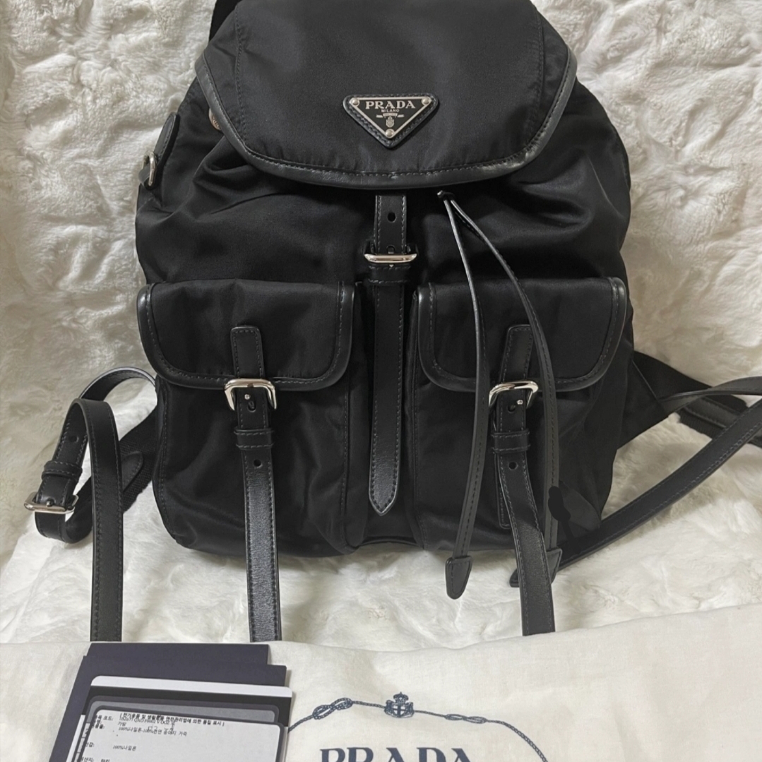 Prada Re-Nylon Small Backpack Black 착용 스타일