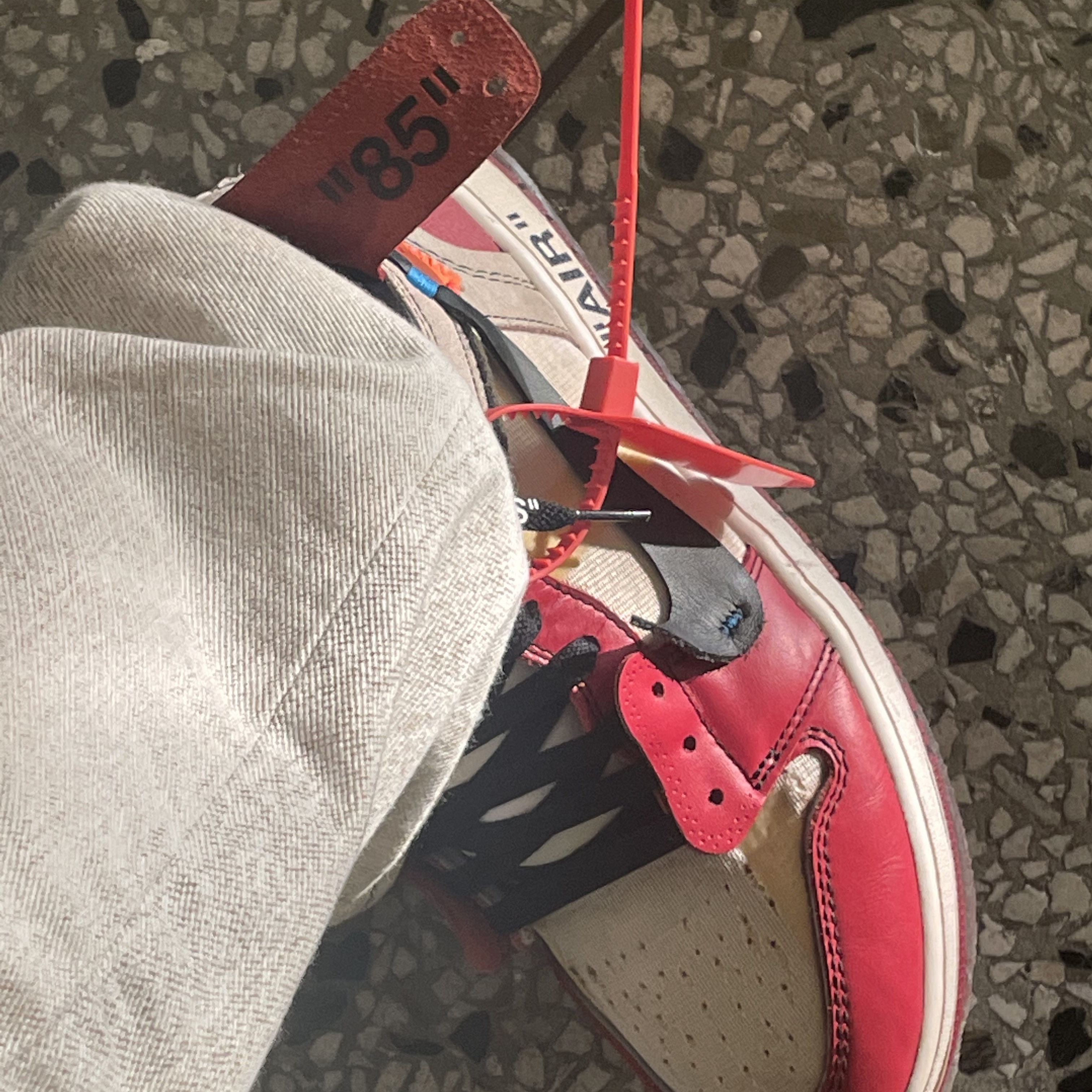 Jordan 1 x Off-White Retro High Chicago The Ten, Our Legacy Third Cut Digital Print Ink Black 착용 스타일 - 3