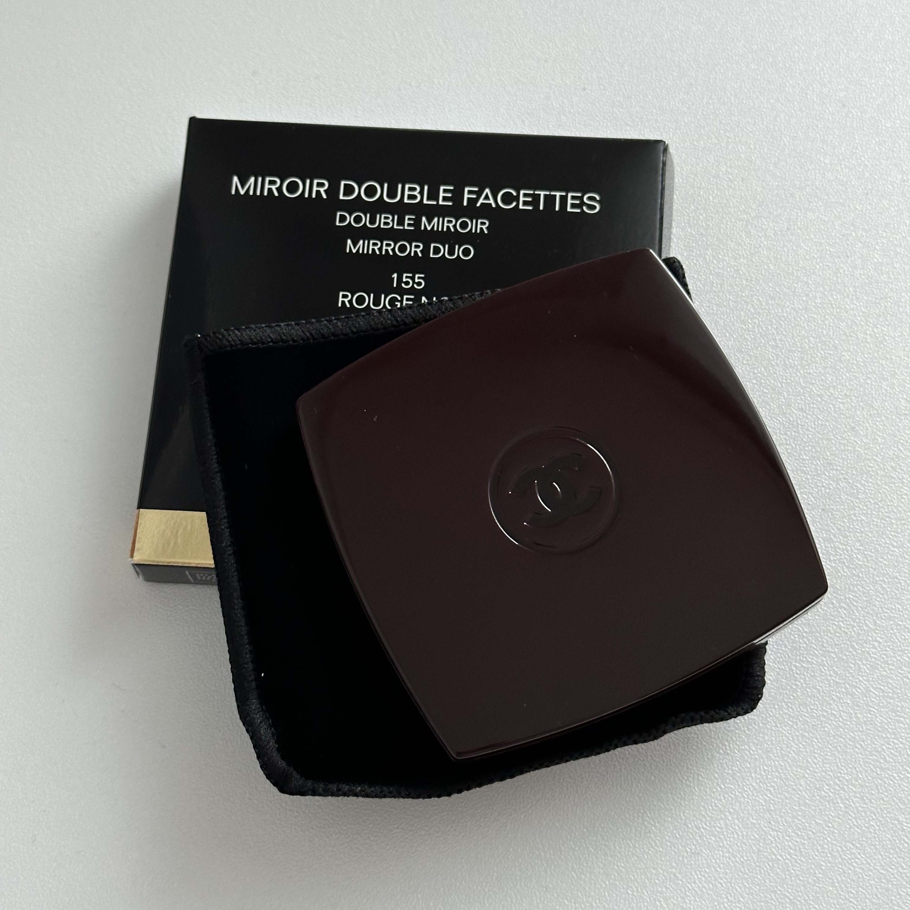 Chanel Codes Couleur Limited Edition Miroir Double Facettes 155 Rouge Noir 착용 스타일
