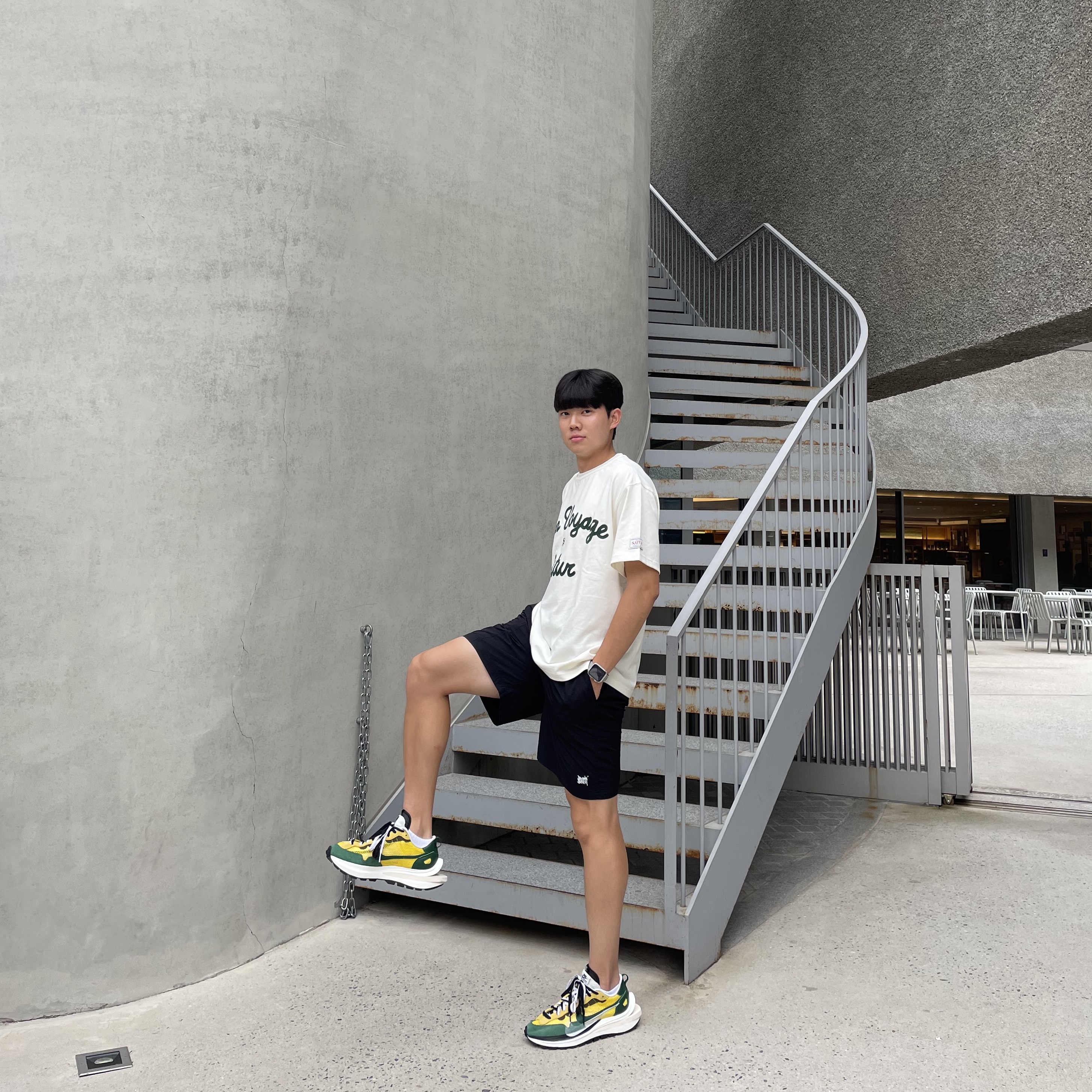 Nike x Sacai VaporWaffle Tour Yellow & Gorge Green Sail 착용 스타일 - 3