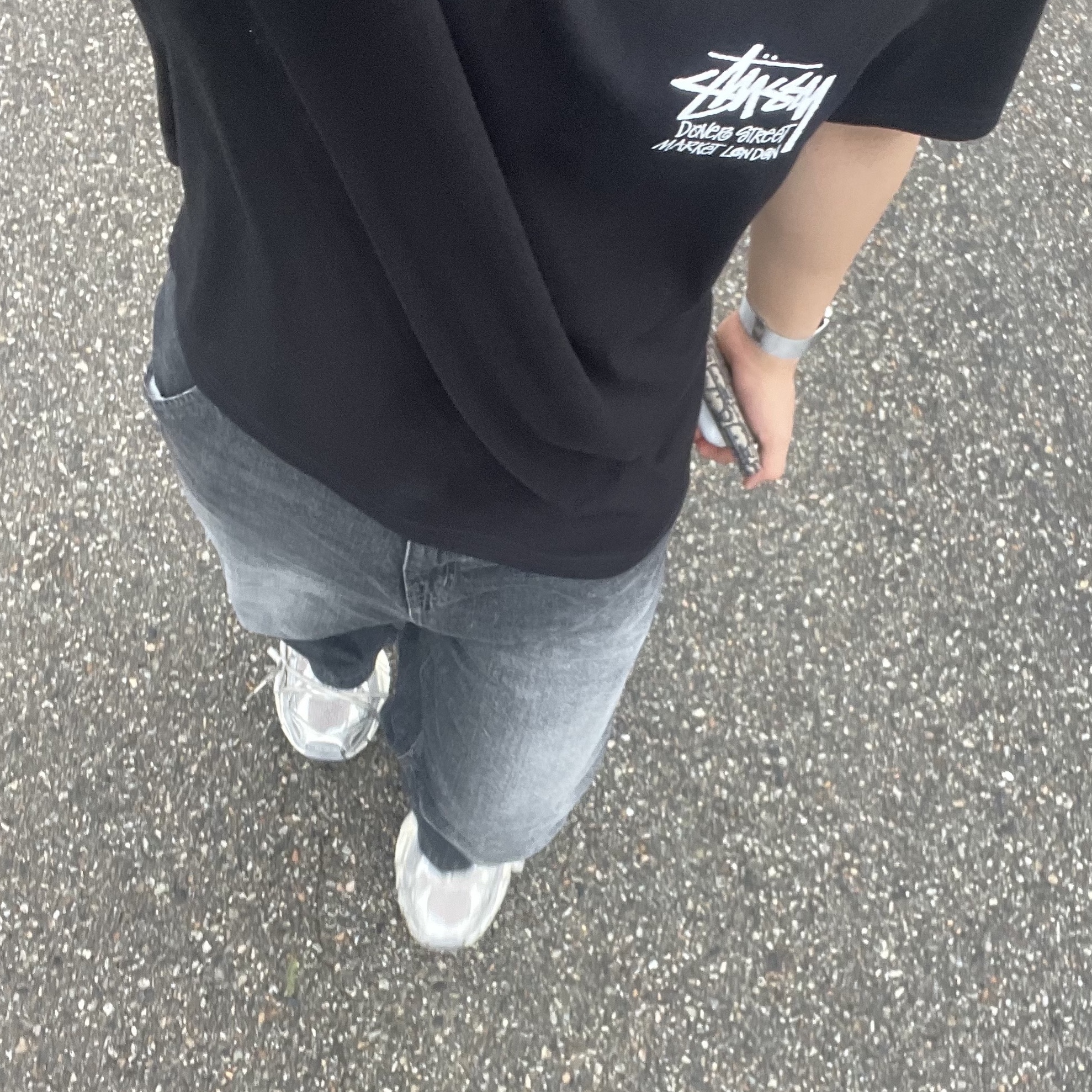 Balenciaga 3XL Sneakers Light Beige, Stussy Stock DSM London T-Shirt Black 착용 스타일