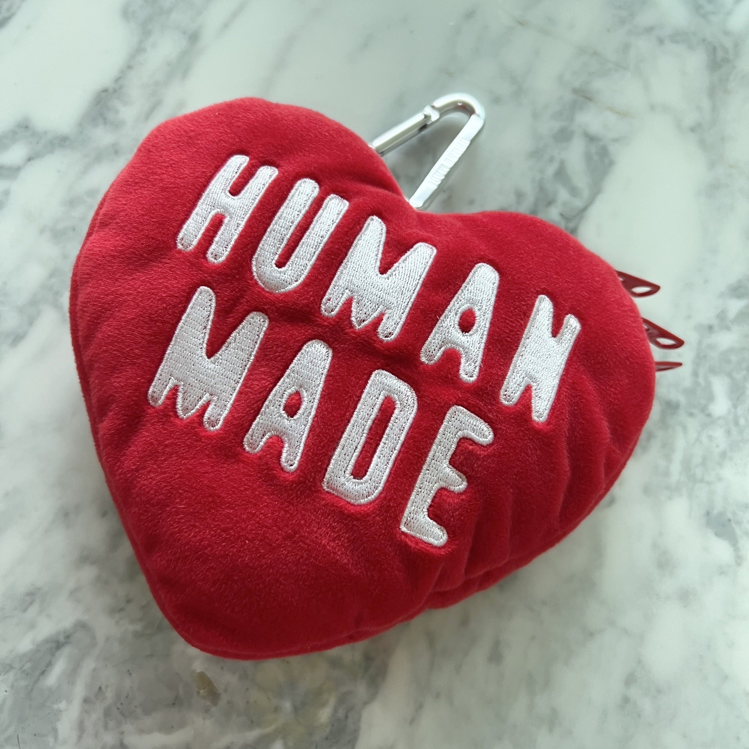 Human Made Heart Pass Holder Red 착용 스타일