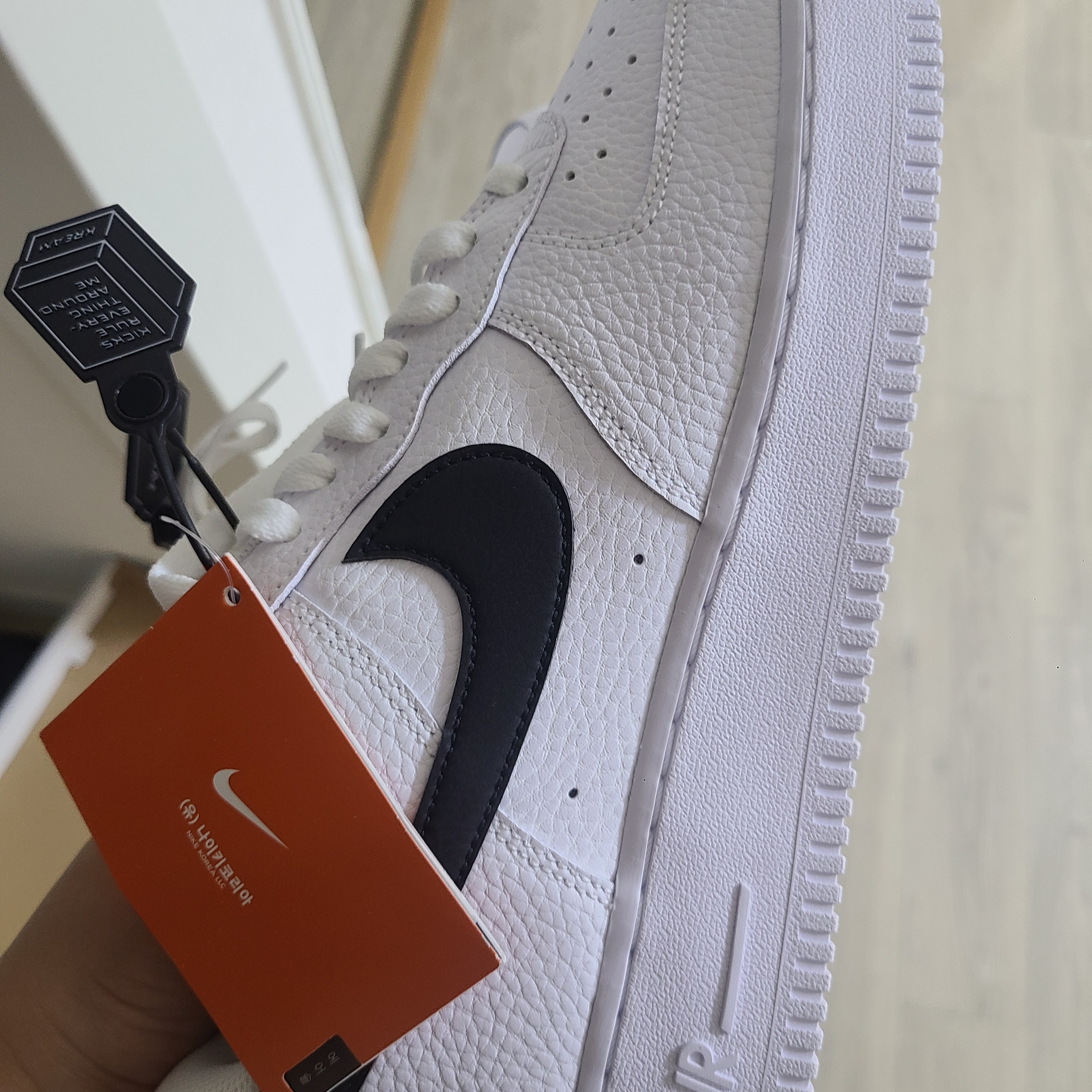 Nike Air Force 1 '07 White Black 착용 스타일 - 1