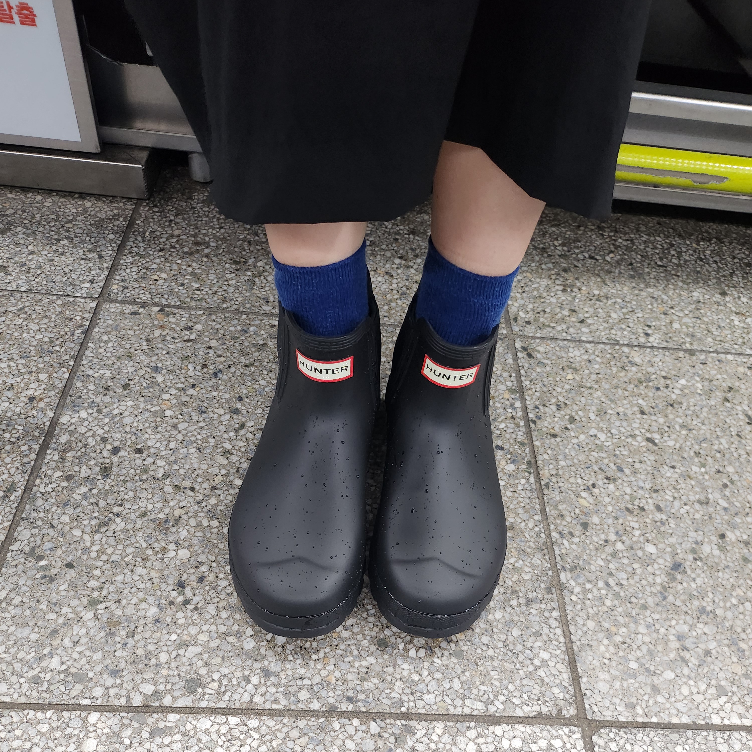 (W) Hunter Original Chelsea Boots Black 착용 스타일