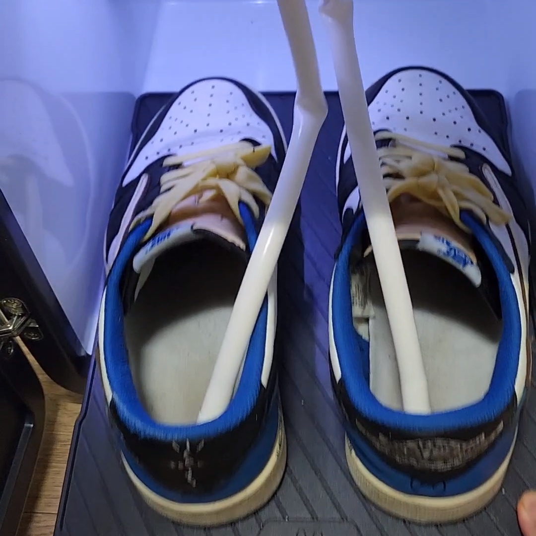 Jordan 1 x Travis Scott x Fragment Retro Low OG SP Military Blue 착용 스타일 - 3