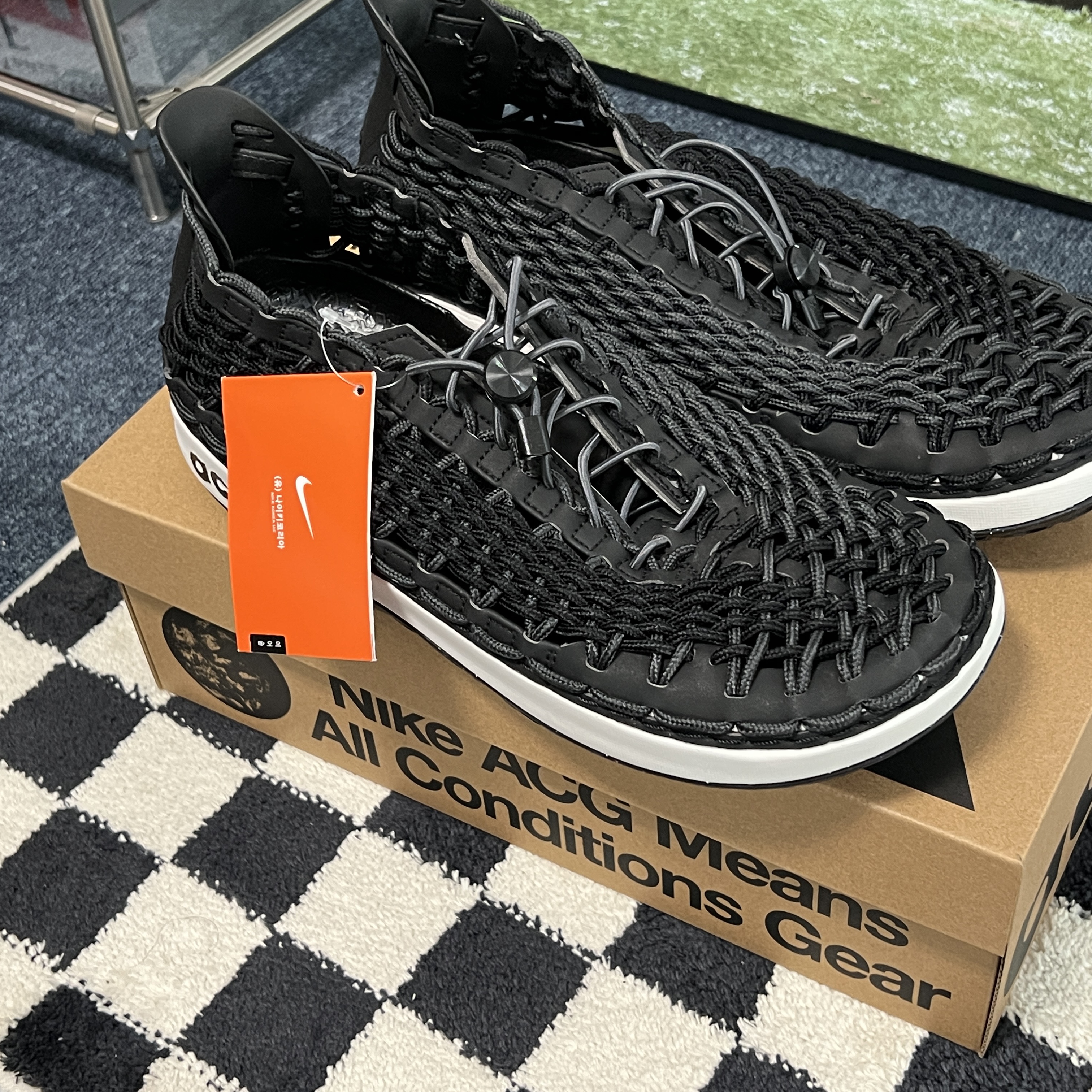 Nike ACG Watercat+ Black Summit White 착용 스타일 - 3