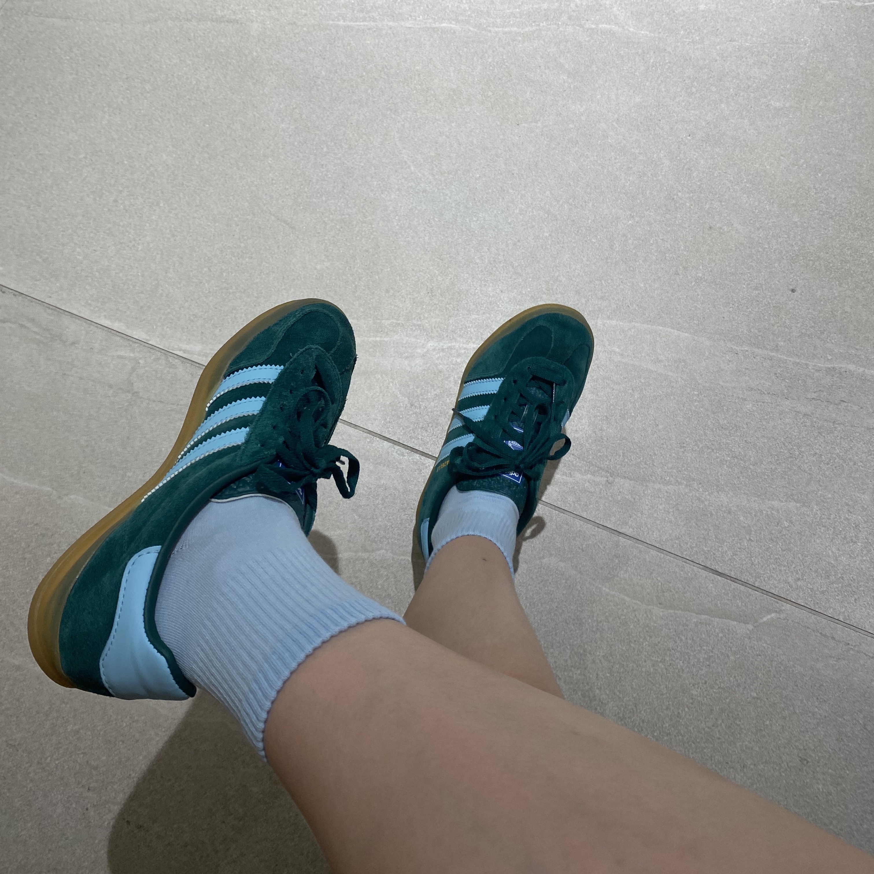 Adidas Gazelle Indoor Collegiate Green Hazy Sky 착용 스타일