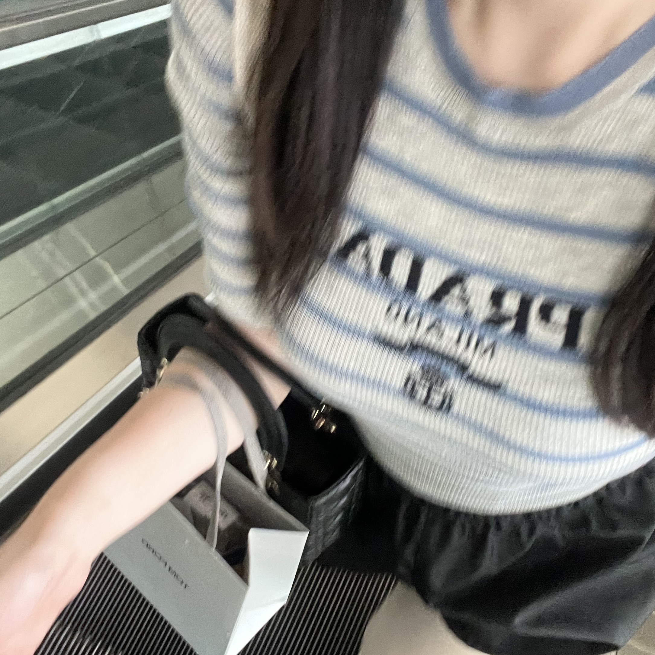 Jordan 1 Low Grey Fog Black Bleached Coral, (W) Alexander Wang Safari Shorts in Cotton Tailoring Black 착용 스타일 - 3