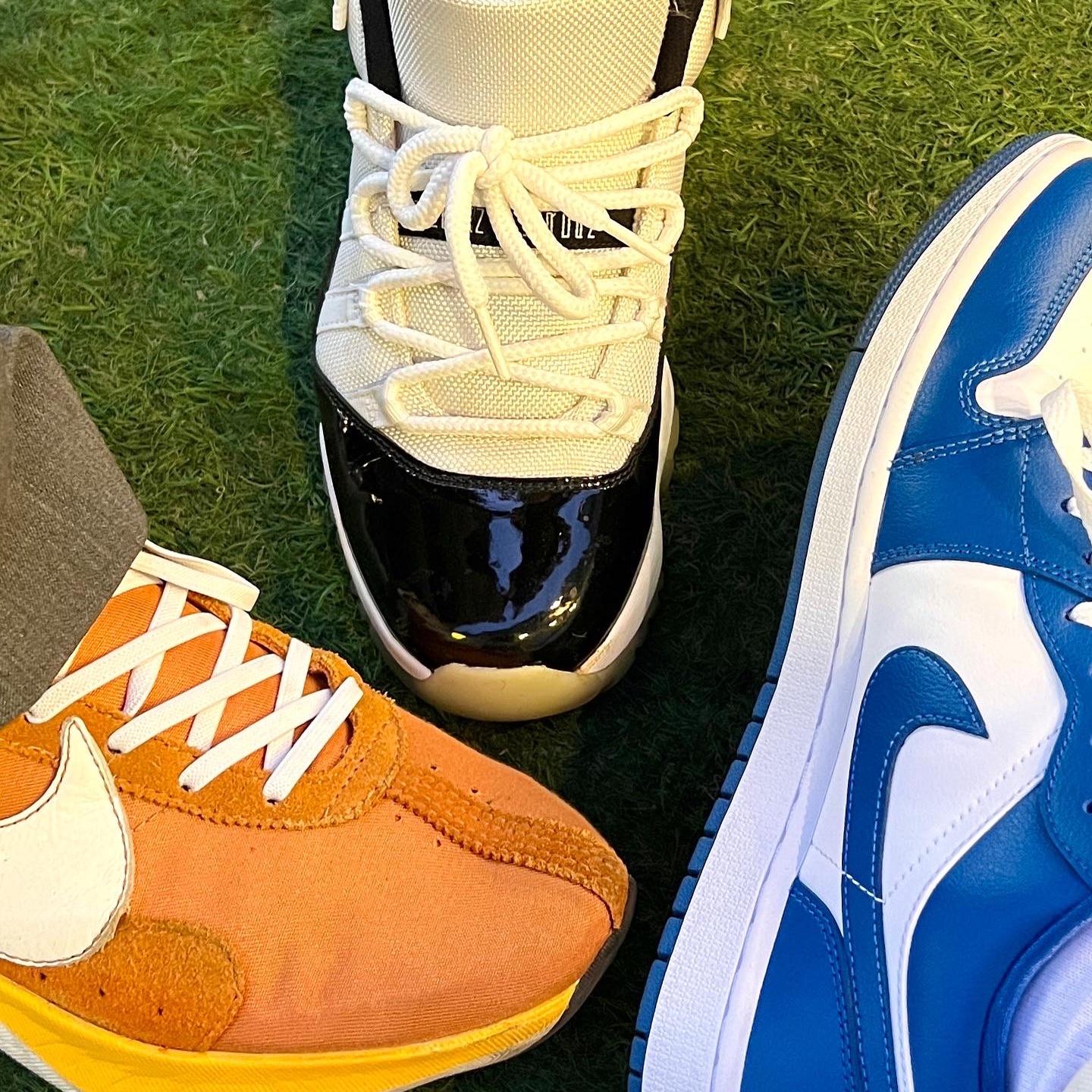 (W) Jordan 1 Low White Dark Marina Blue, Jordan 11 Retro Low Concord 착용 스타일 - 4