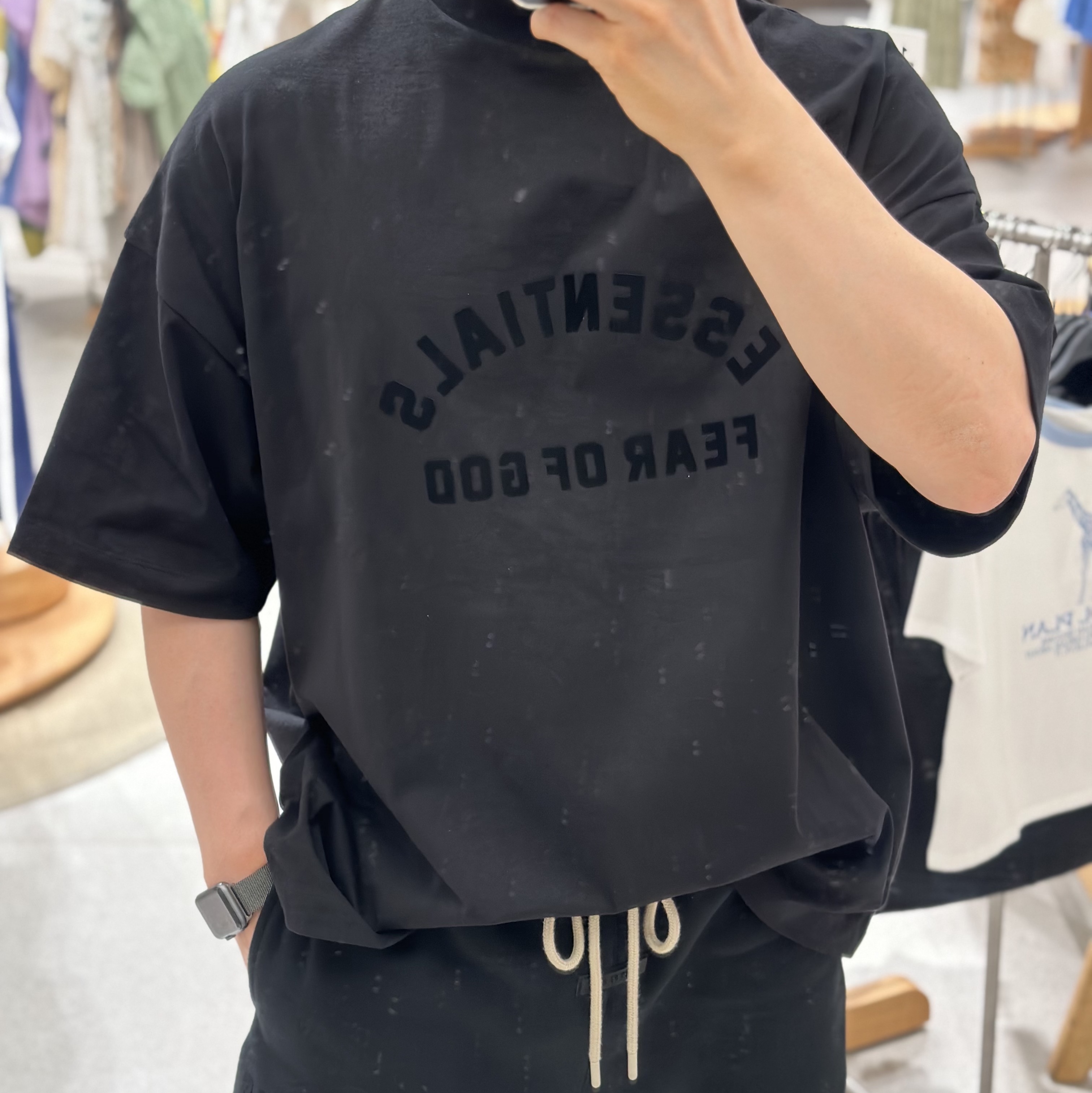 Essentials The Black Collection Sweatshorts Black - 23SS, Essentials The Black Collection T-Shirt Black - 23SS 착용 스타일 - 2