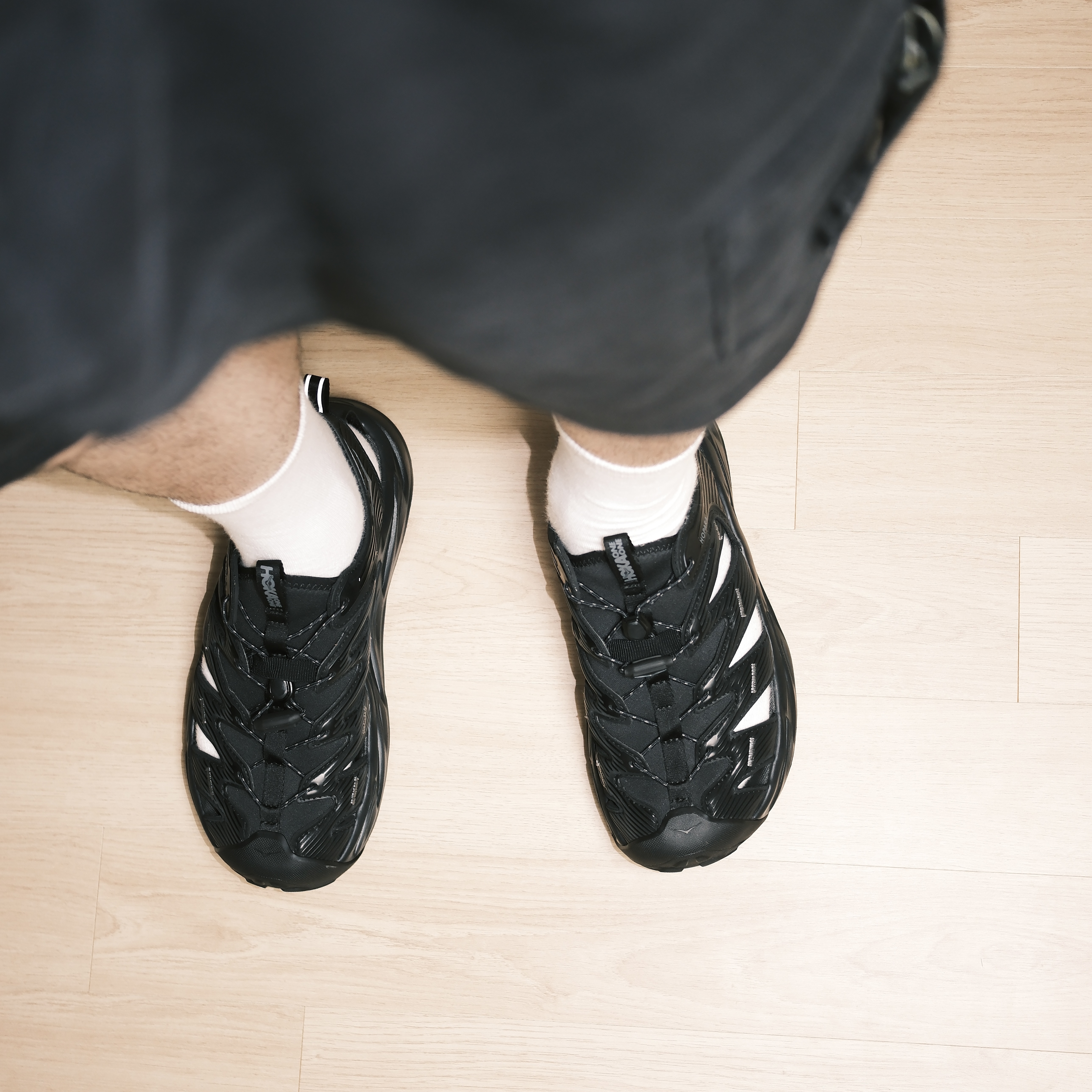 Hoka Hopara Black 착용 스타일