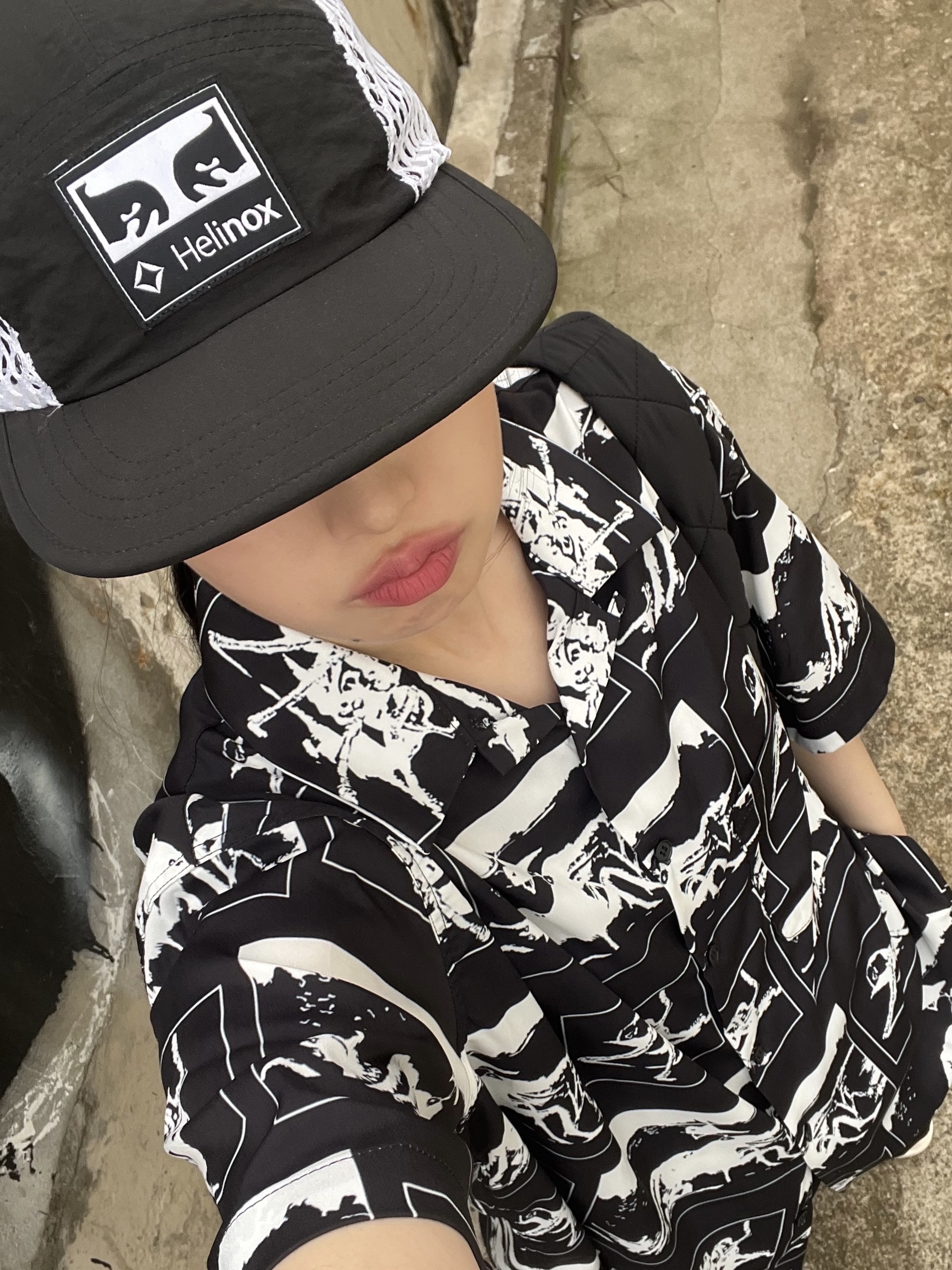 New Balance x Taw&Toe Flip Flop Ivory, Helinox x Obey Camp Cap Black 착용 스타일 - 3