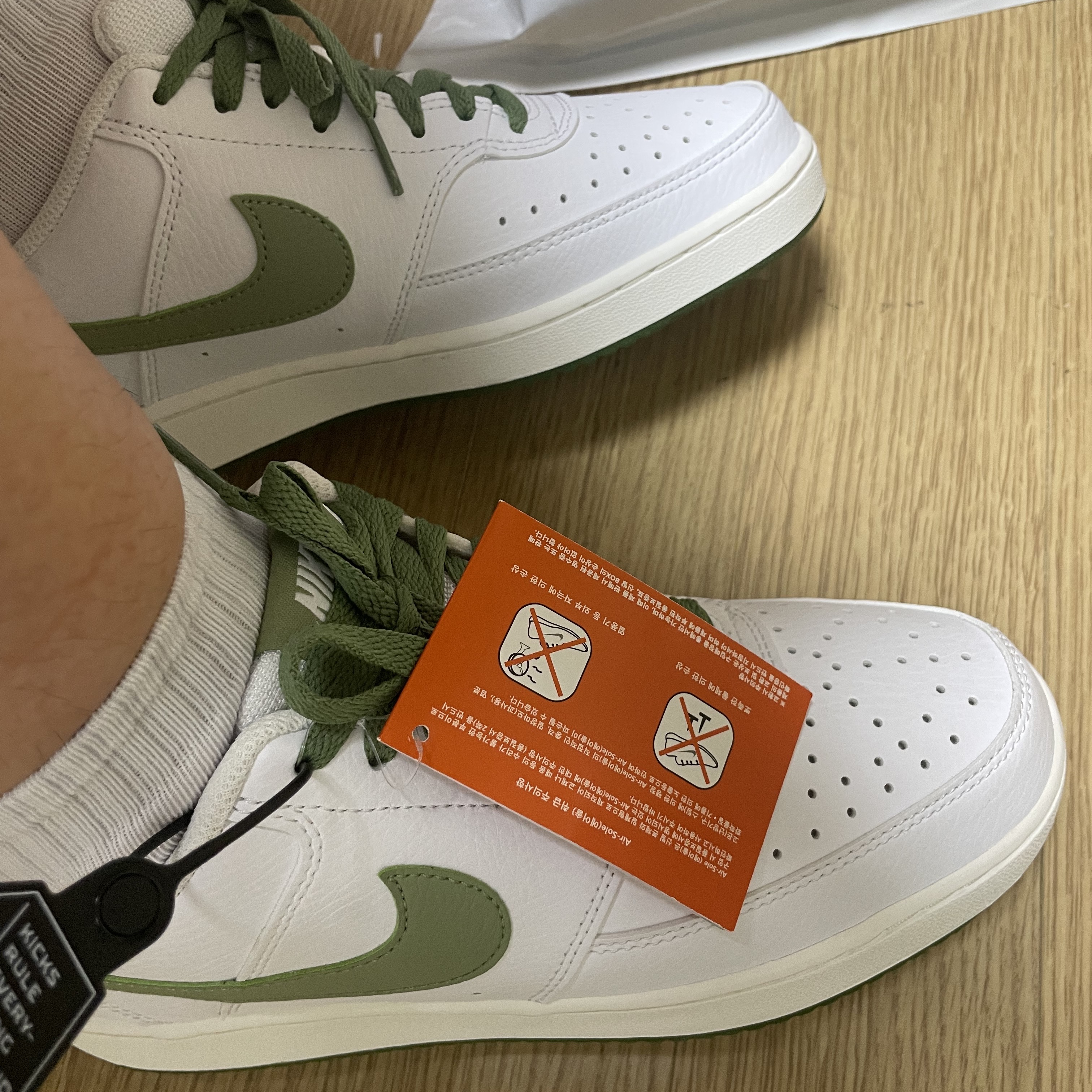 Nike Court Vision Low White Treeline 착용 스타일