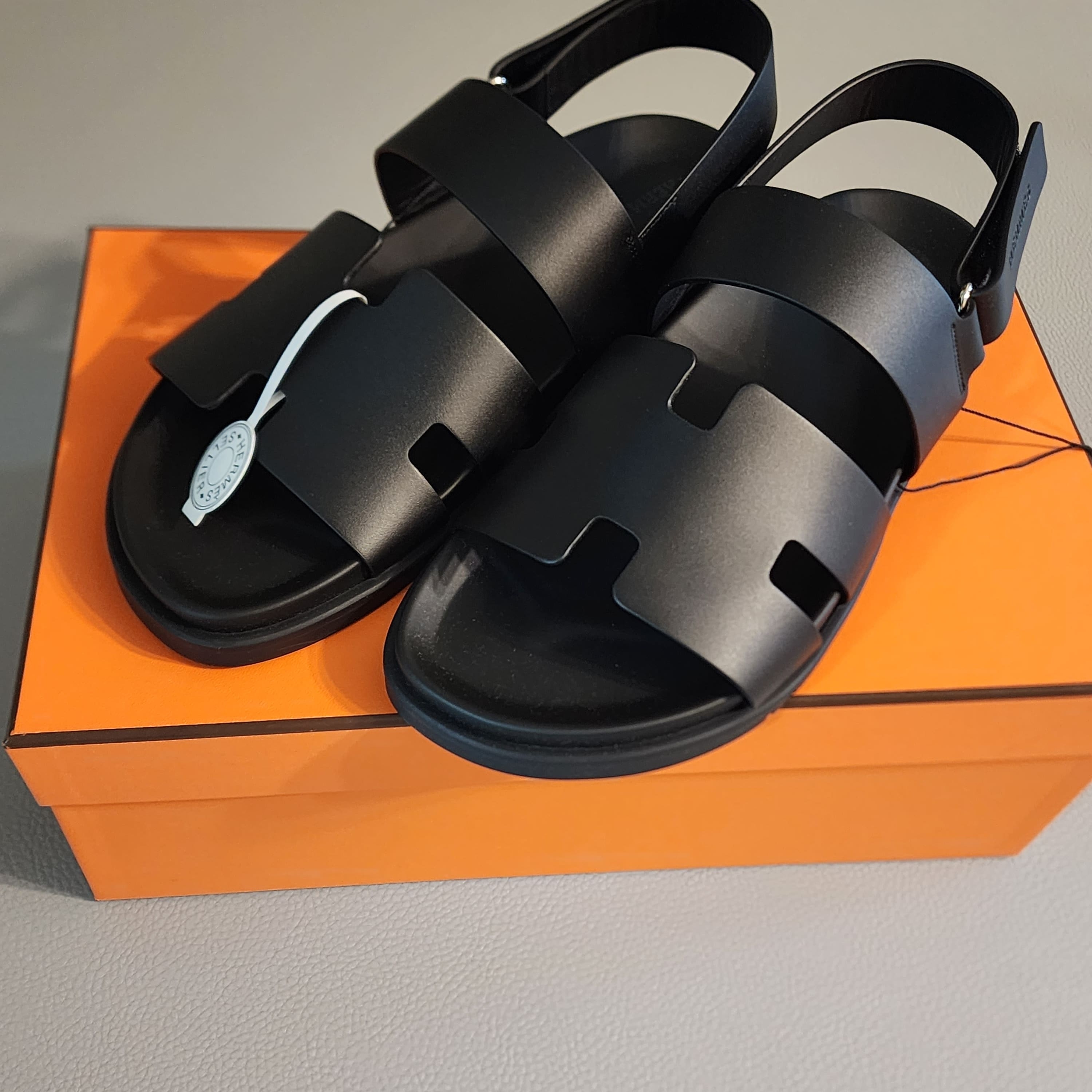 Hermes Genius Sandal Calfskin & Noir 착용 스타일