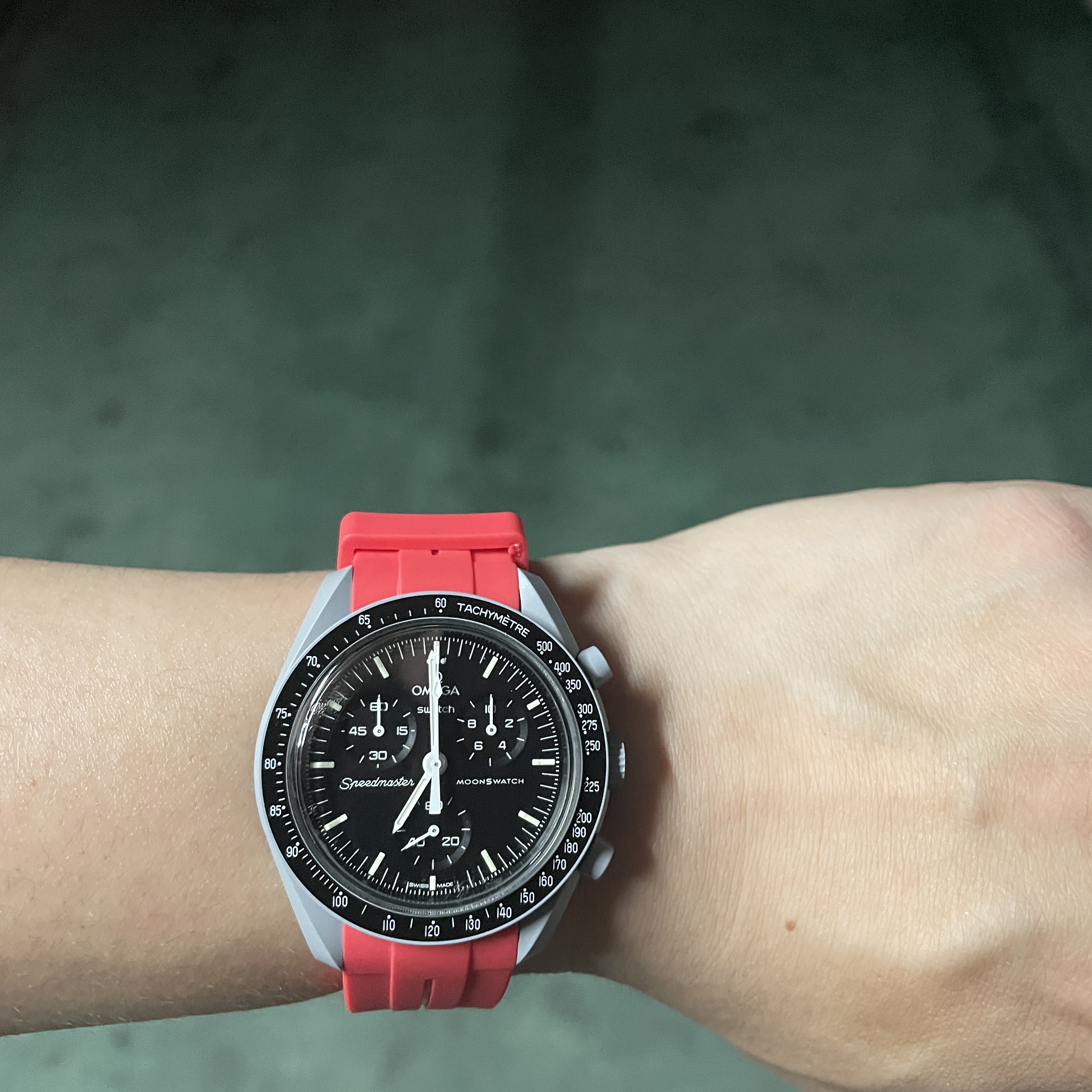 Swatch x Omega Bioceramic MoonSwatch Mission To The Moon 착용 스타일