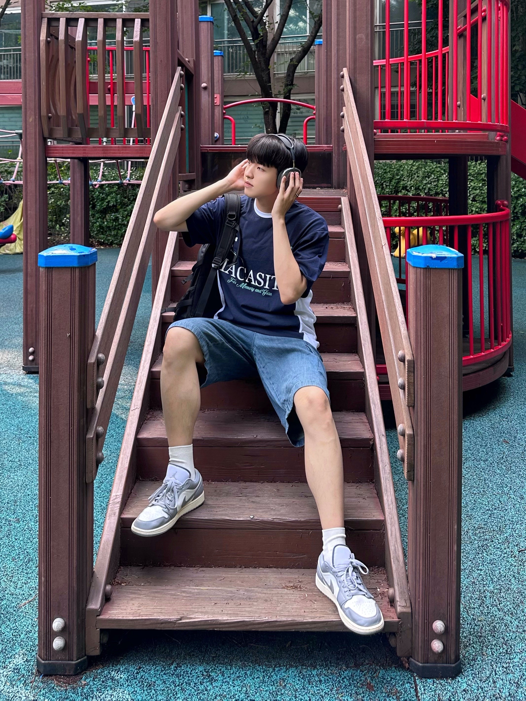 Apple AirPods Max Lightning Space Gray (Korean Ver.), Jordan 1 Low Stealth and White 착용 스타일 - 2