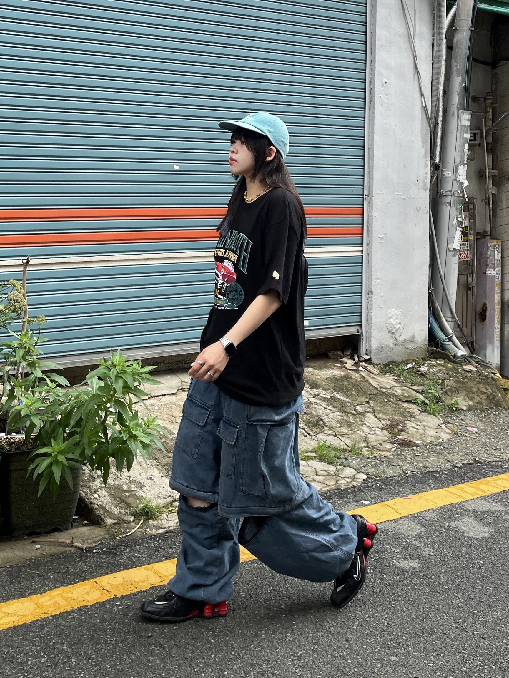 Nike x Martine Rose Shox MR4 Black 착용 스타일 - 2