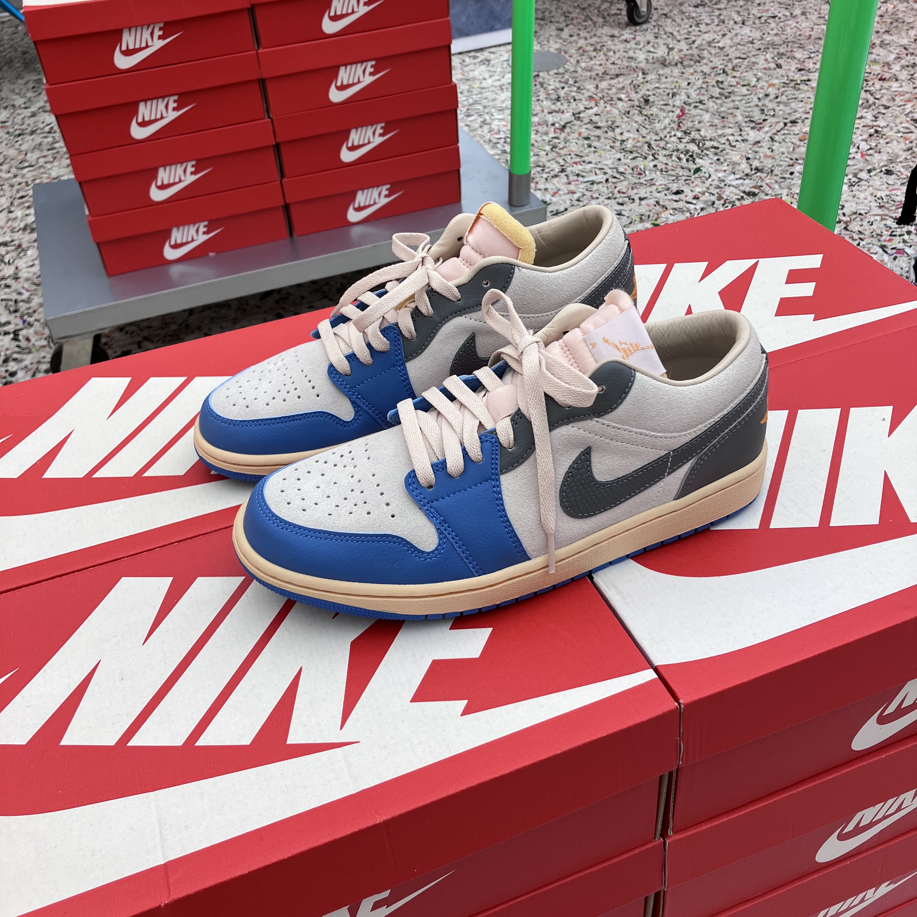 Jordan 1 Retro High OG Chicago 2022, Jordan 4 x Nike SB Retro SP Pine Green 착용 스타일 - 3