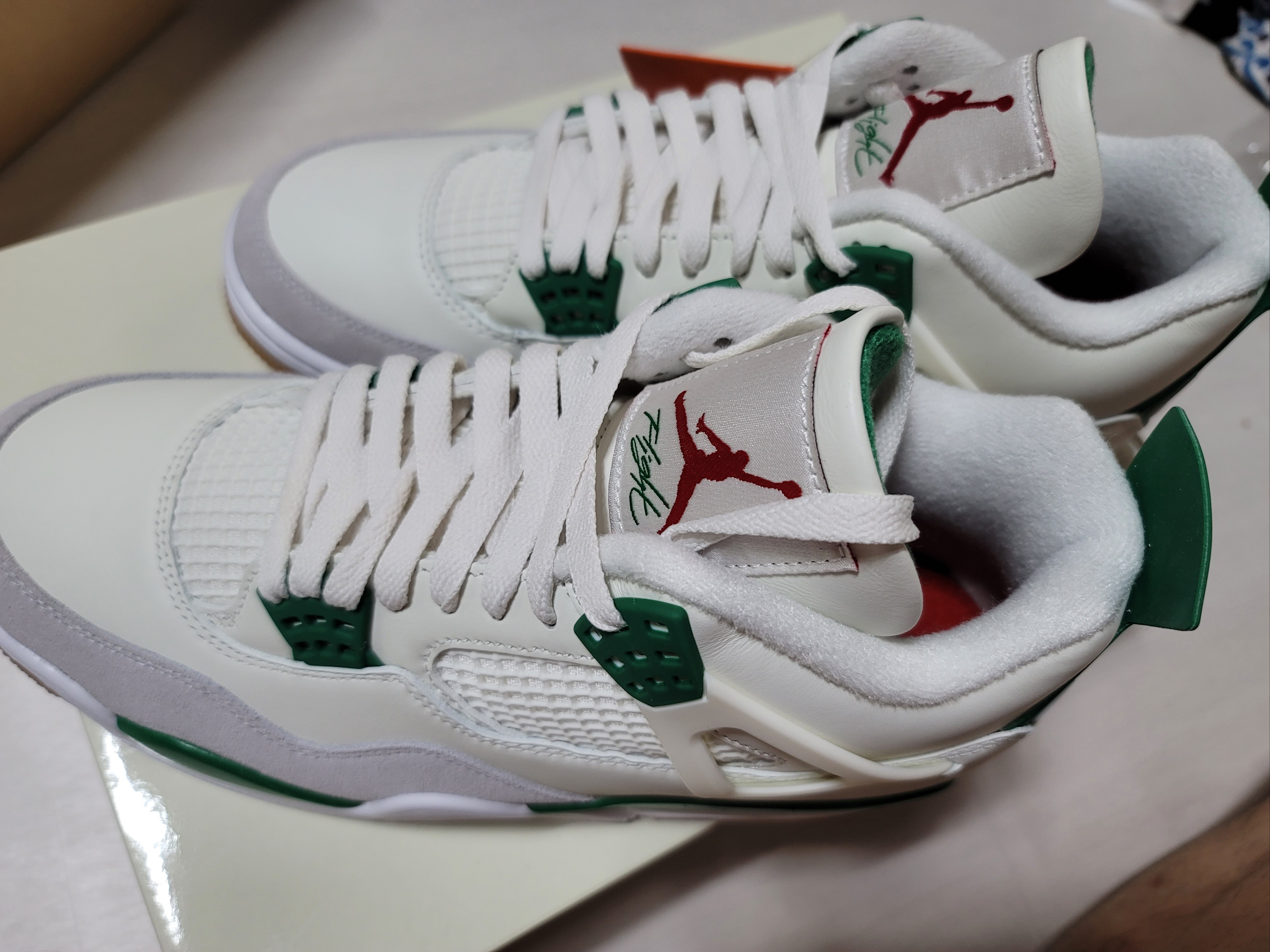 Jordan 4 x Nike SB Retro SP Pine Green 착용 스타일 - 2