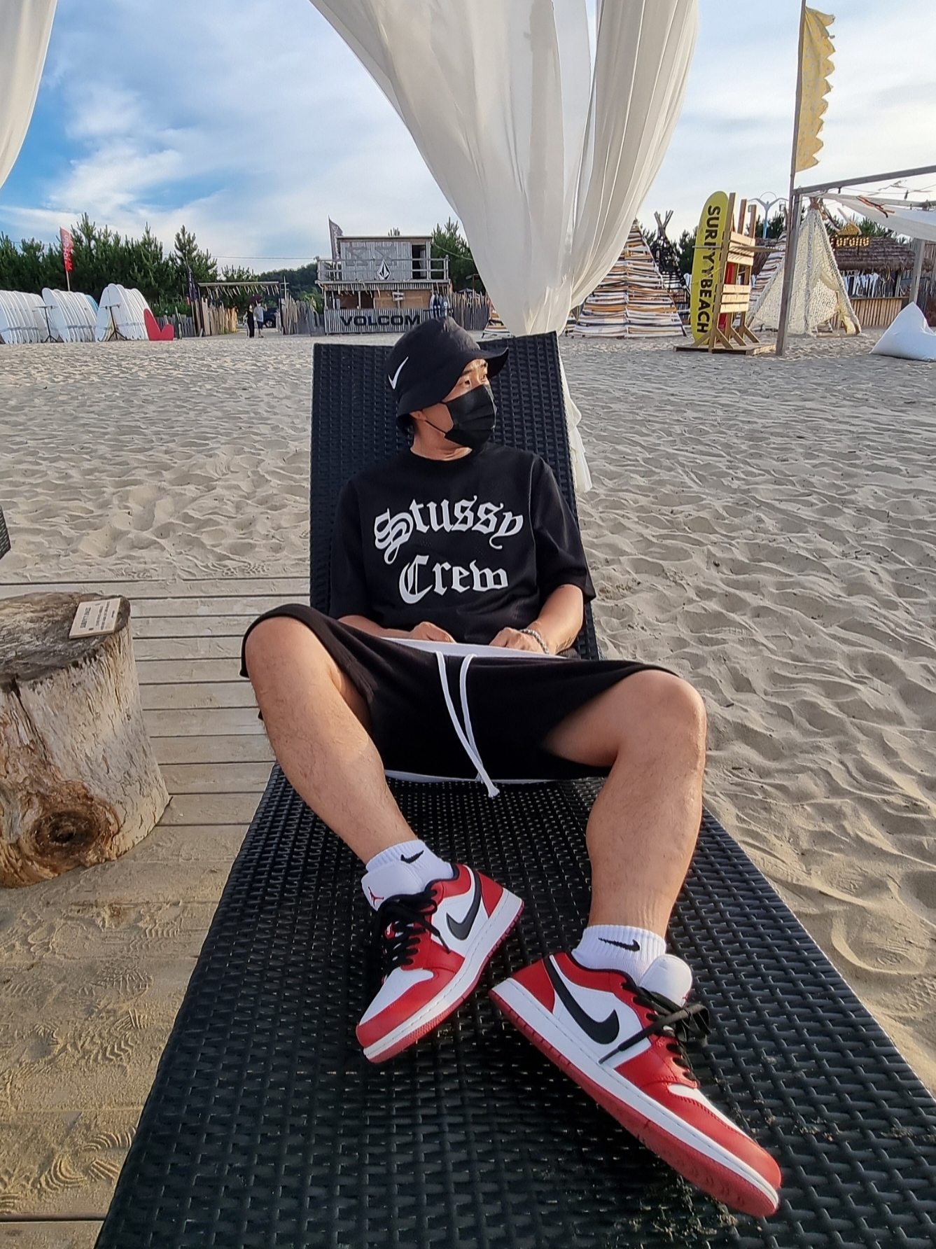 Jordan 1 Low White Gym Red Black, Nike x Stussy Bucket Hat Black 착용 스타일