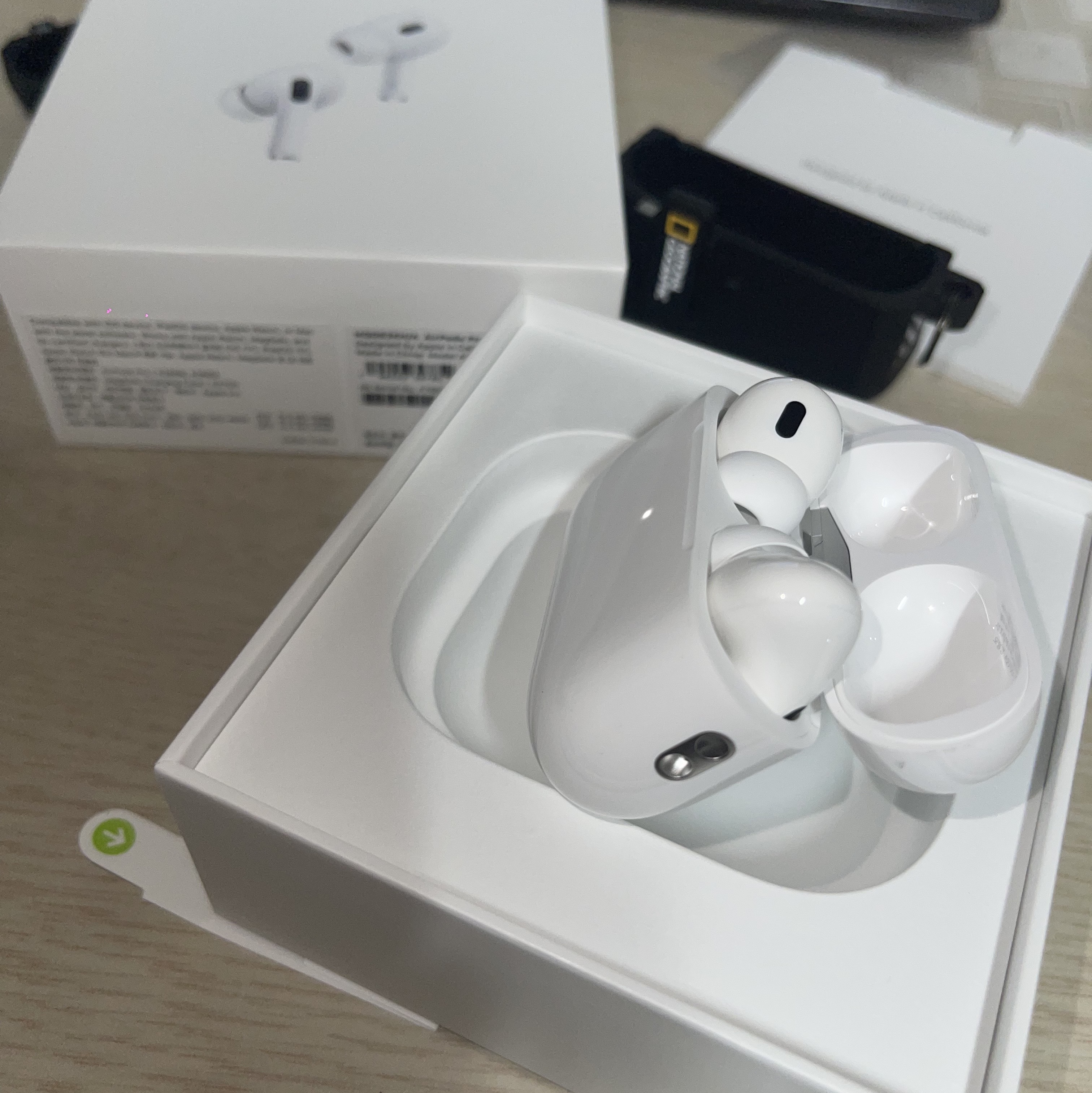 Apple AirPods Pro 2nd Gen (Korean Ver.) 착용 스타일 - 2