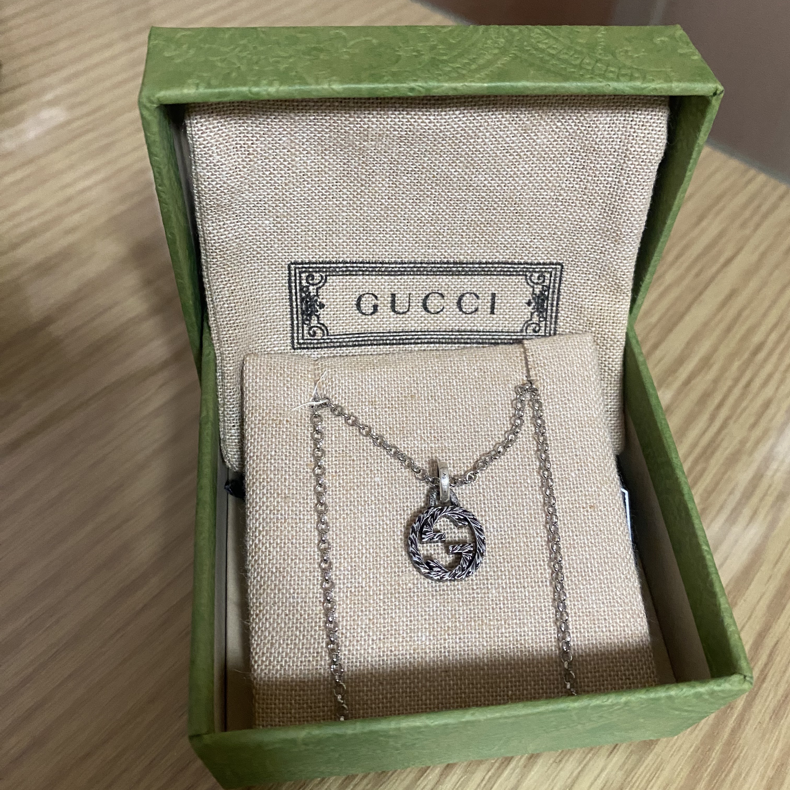 Gucci Interlocking G Pendant Necklace Silver 착용 스타일