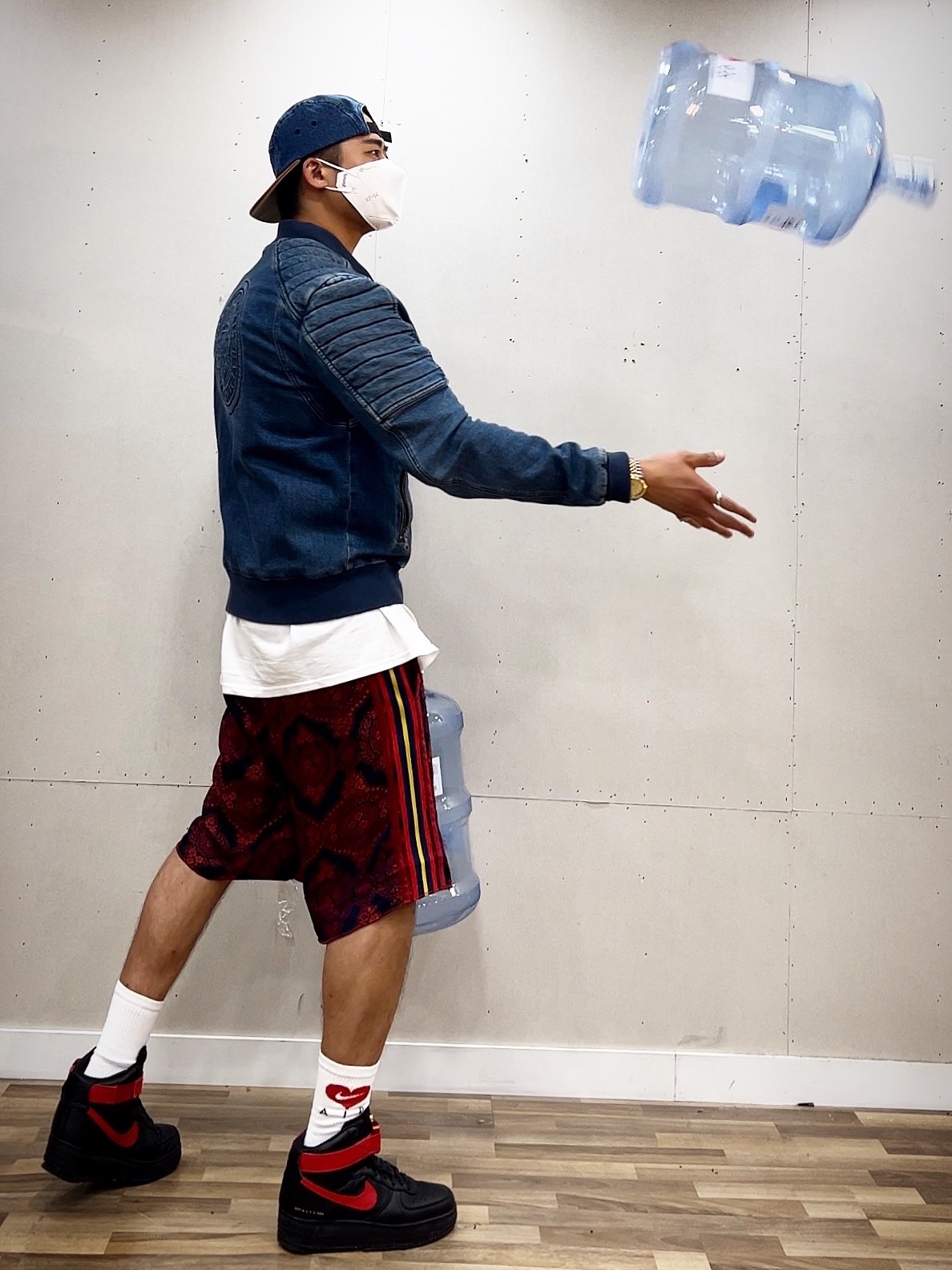 Nike x 1017 Alyx 9SM Air Force 1 High Black University Red, Rolex Sky-Dweller 42mm 326933 Champagne Jubilee 착용 스타일