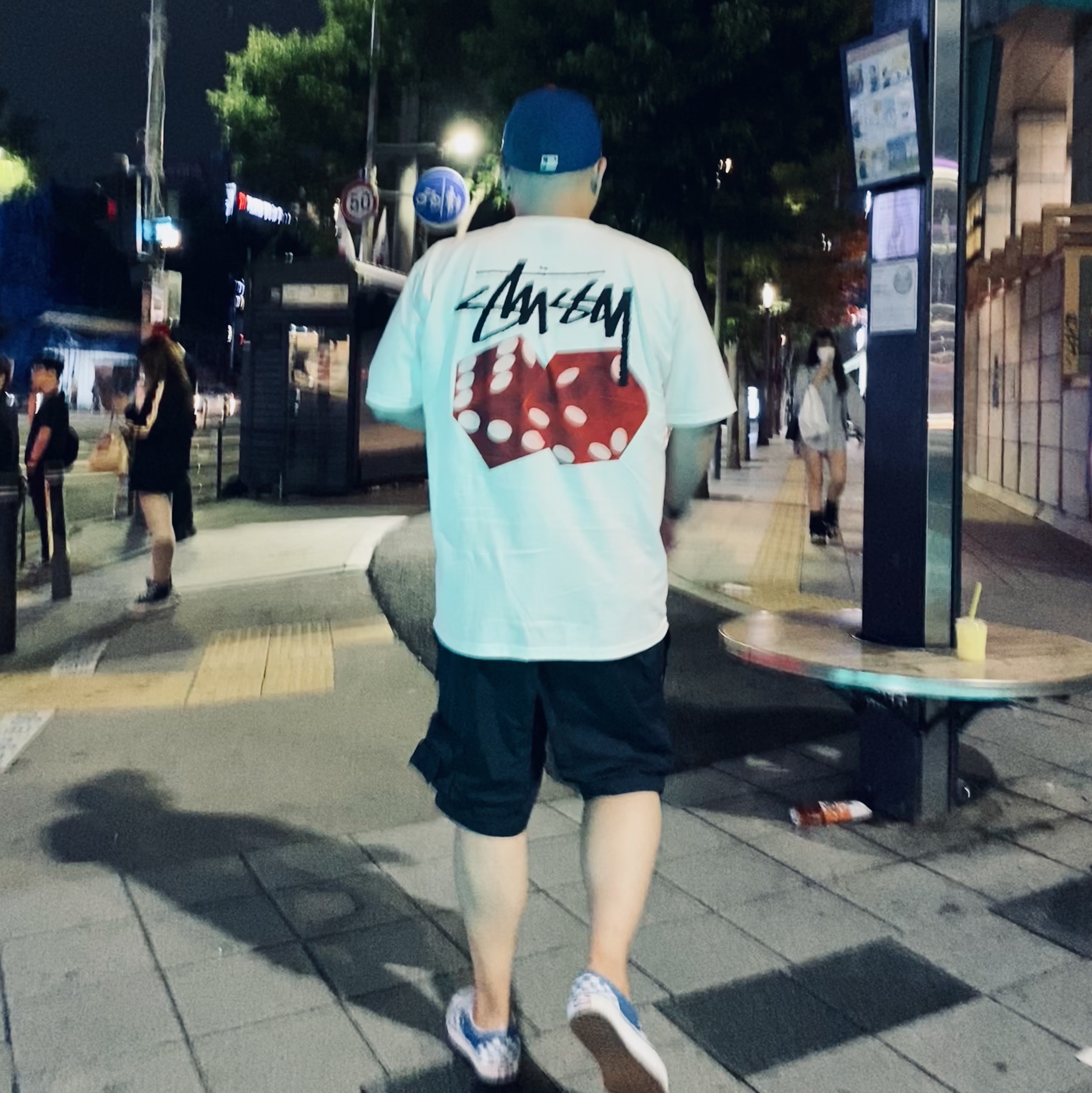 Stussy Diced Out T-Shirt White, Vans Classic Slip-On Checkerboard Blue Coral True White 착용 스타일