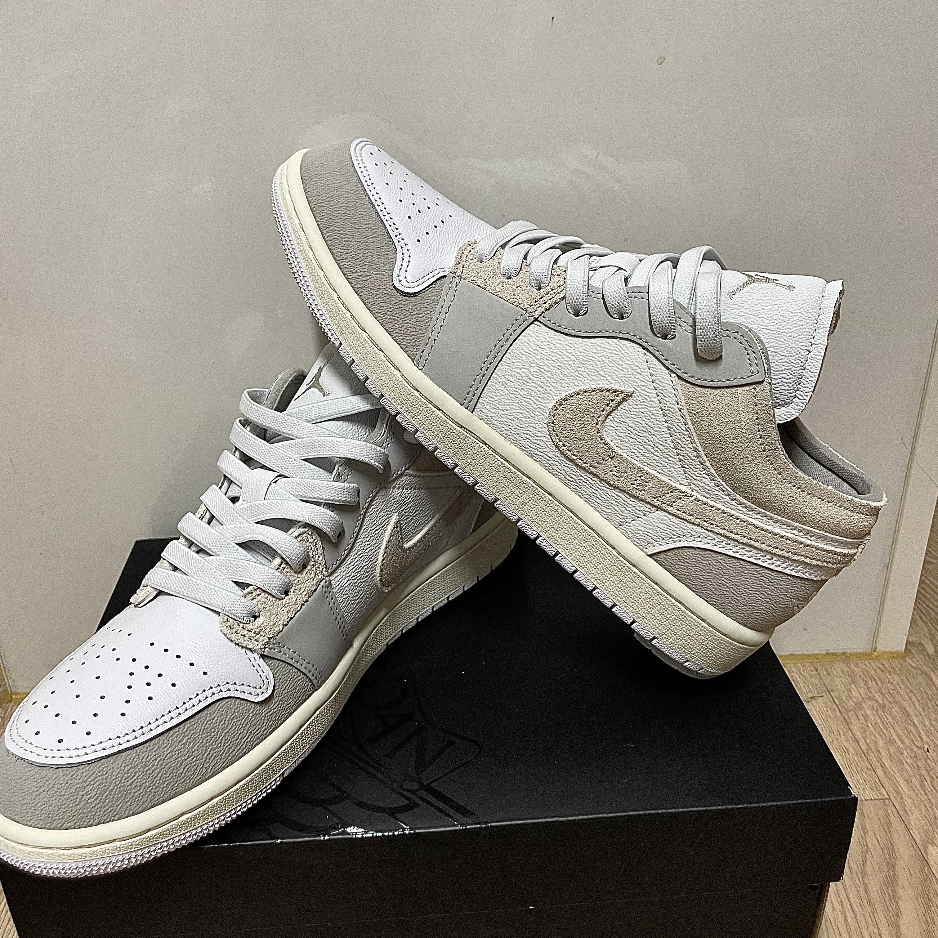 Jordan 1 Low SE Craft Tech Grey 착용 스타일 - 2