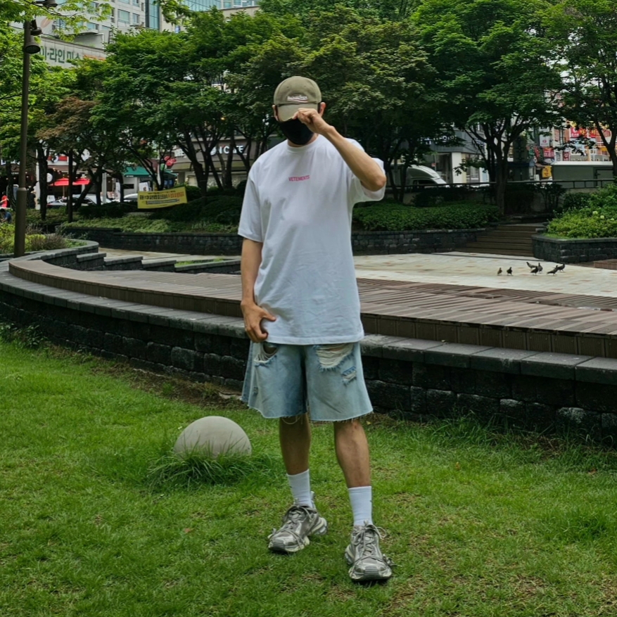 Balenciaga 3XL Sneakers Light Beige 착용 스타일 - 1