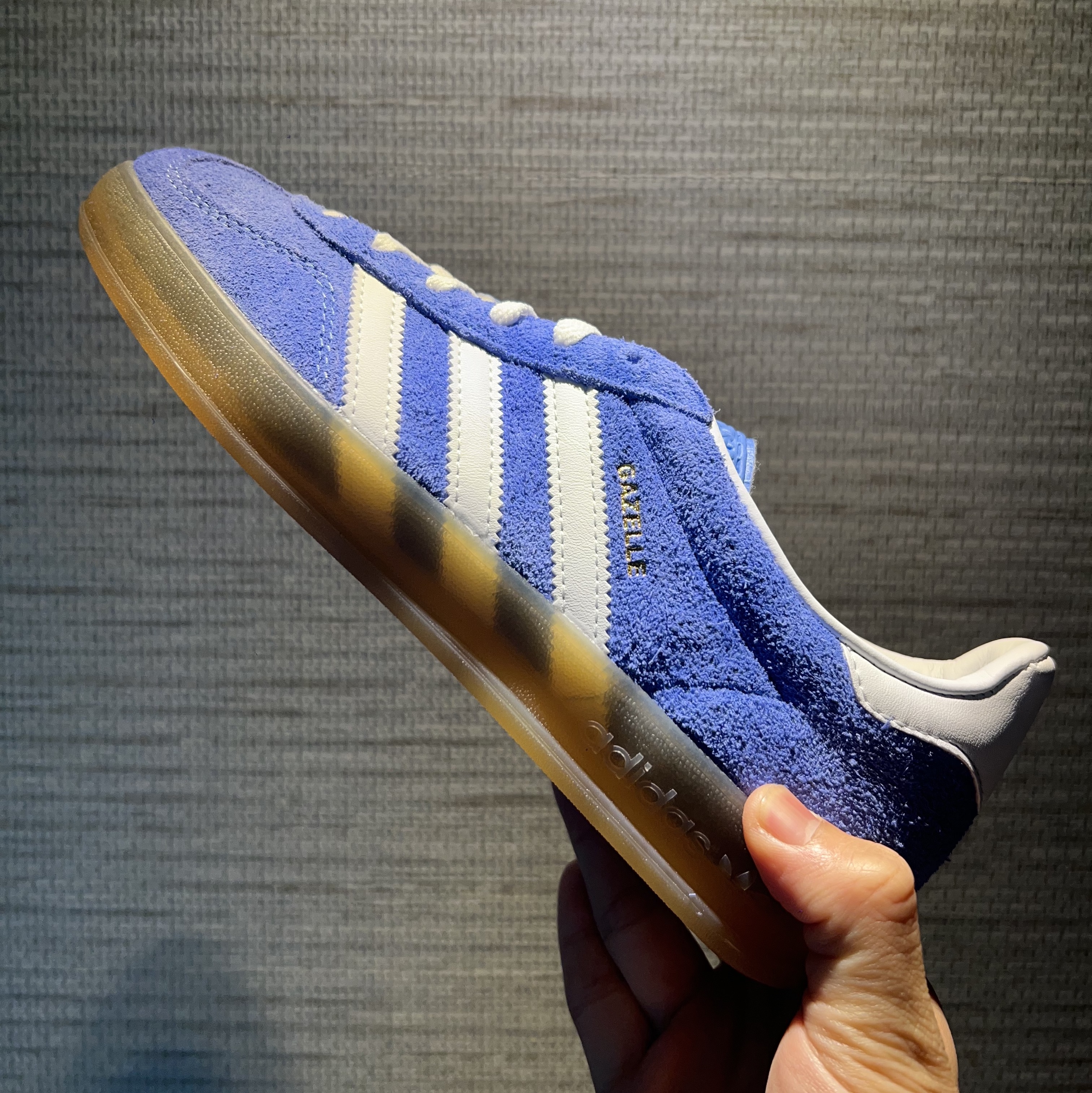 (W) Adidas Gazelle Indoor Blue Fusion Cloud White 착용 스타일