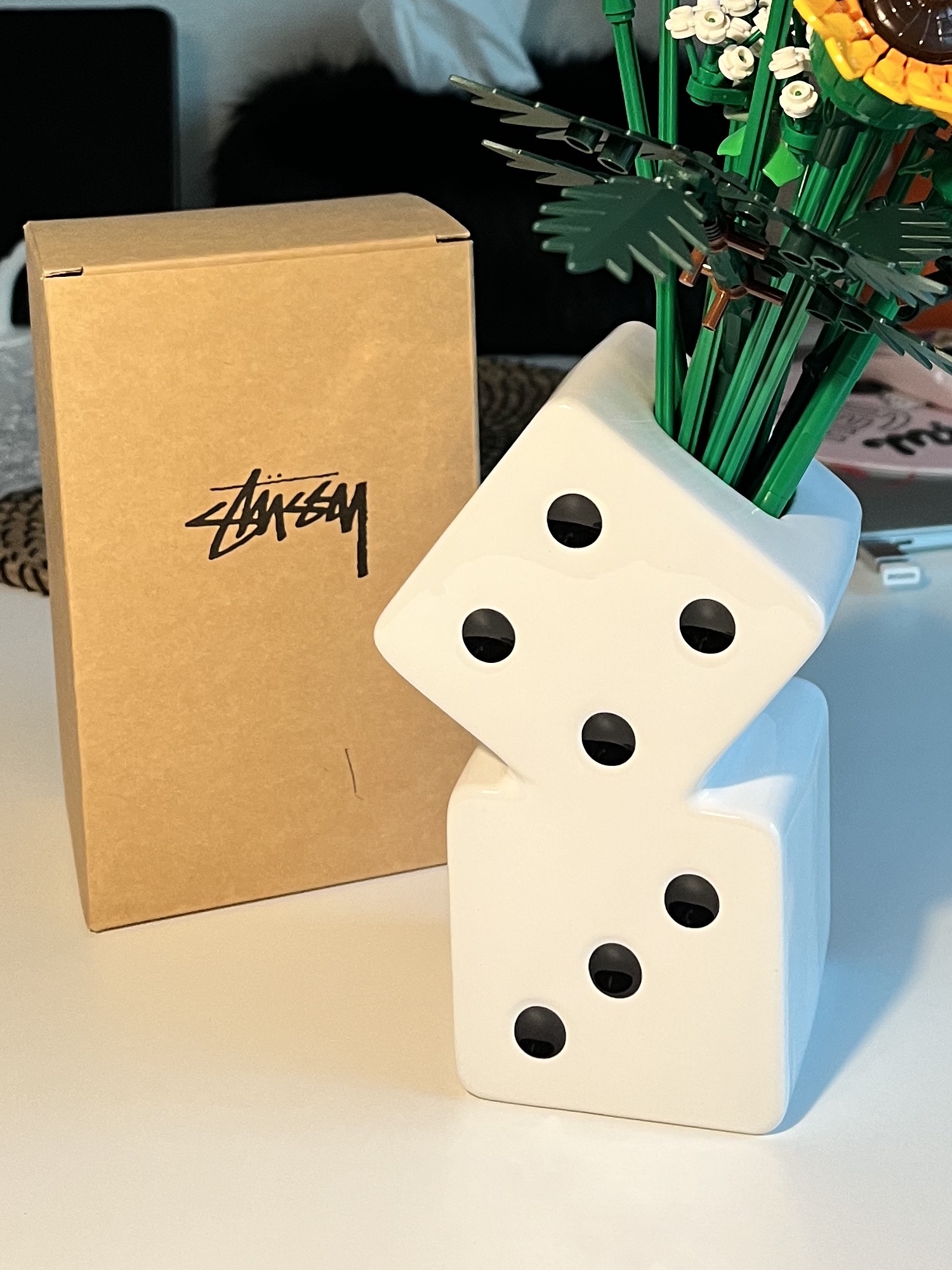 Stussy Ceramic Dice Vase White, Lego Wildflower Bouquet 착용 스타일 - 4