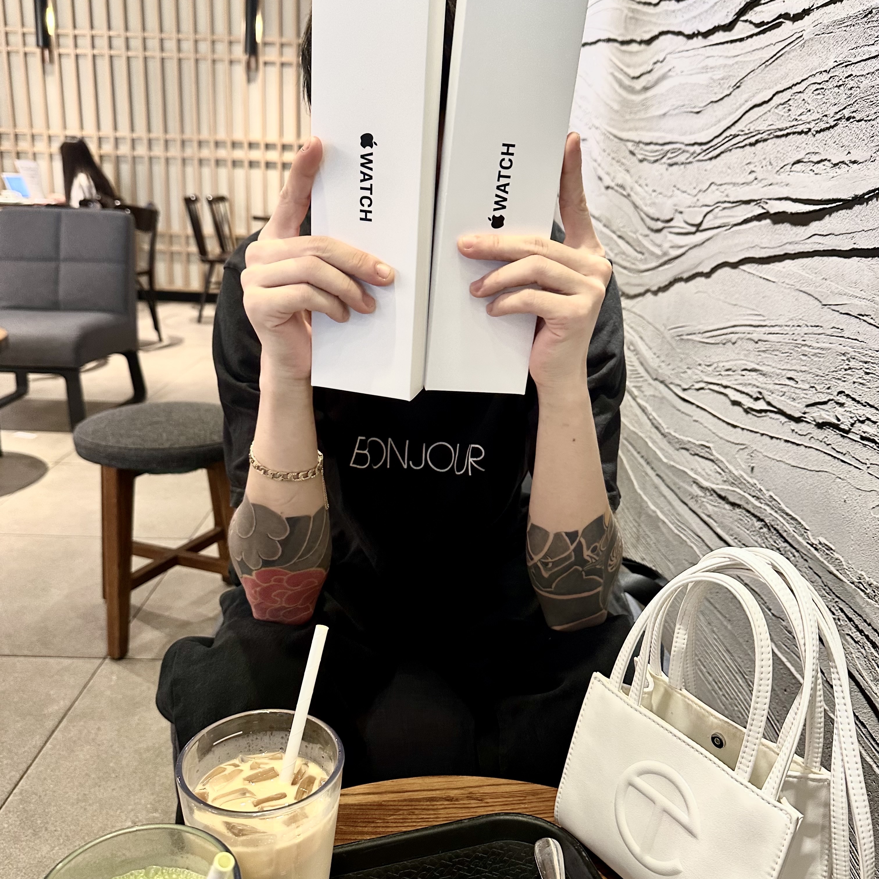 Telfar Small Shopping Bag White, Apple iPhone 14 Pro 256GB Deep Purple (Korean Ver.) 착용 스타일 - 1