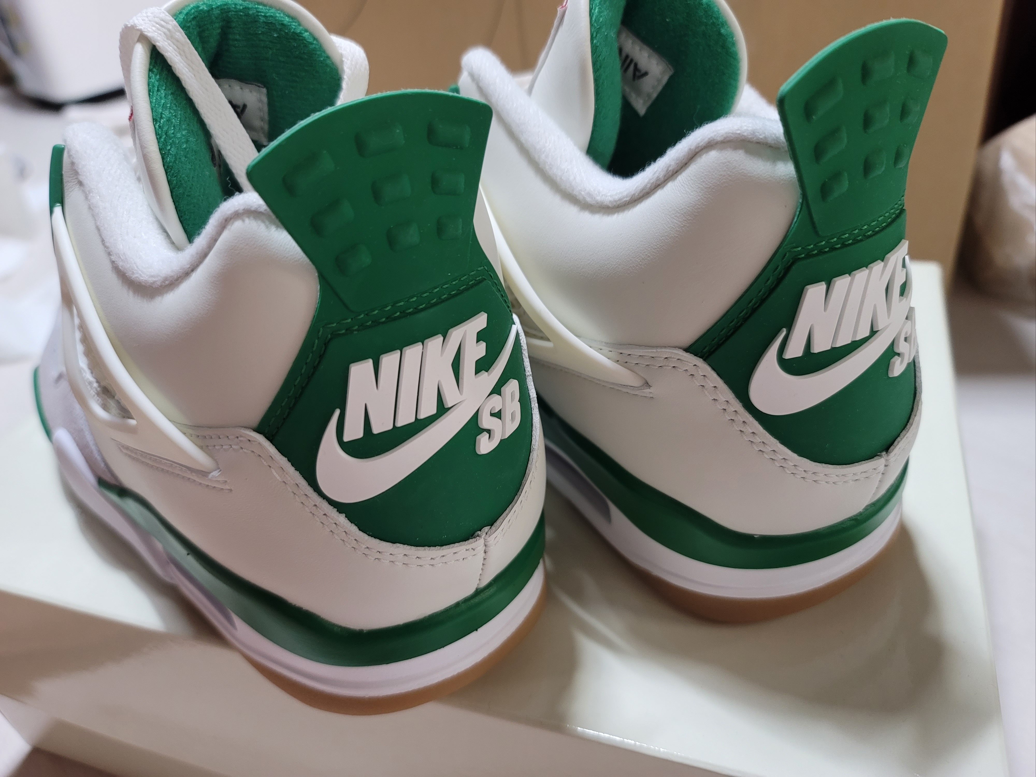 Jordan 4 x Nike SB Retro SP Pine Green 착용 스타일 - 3