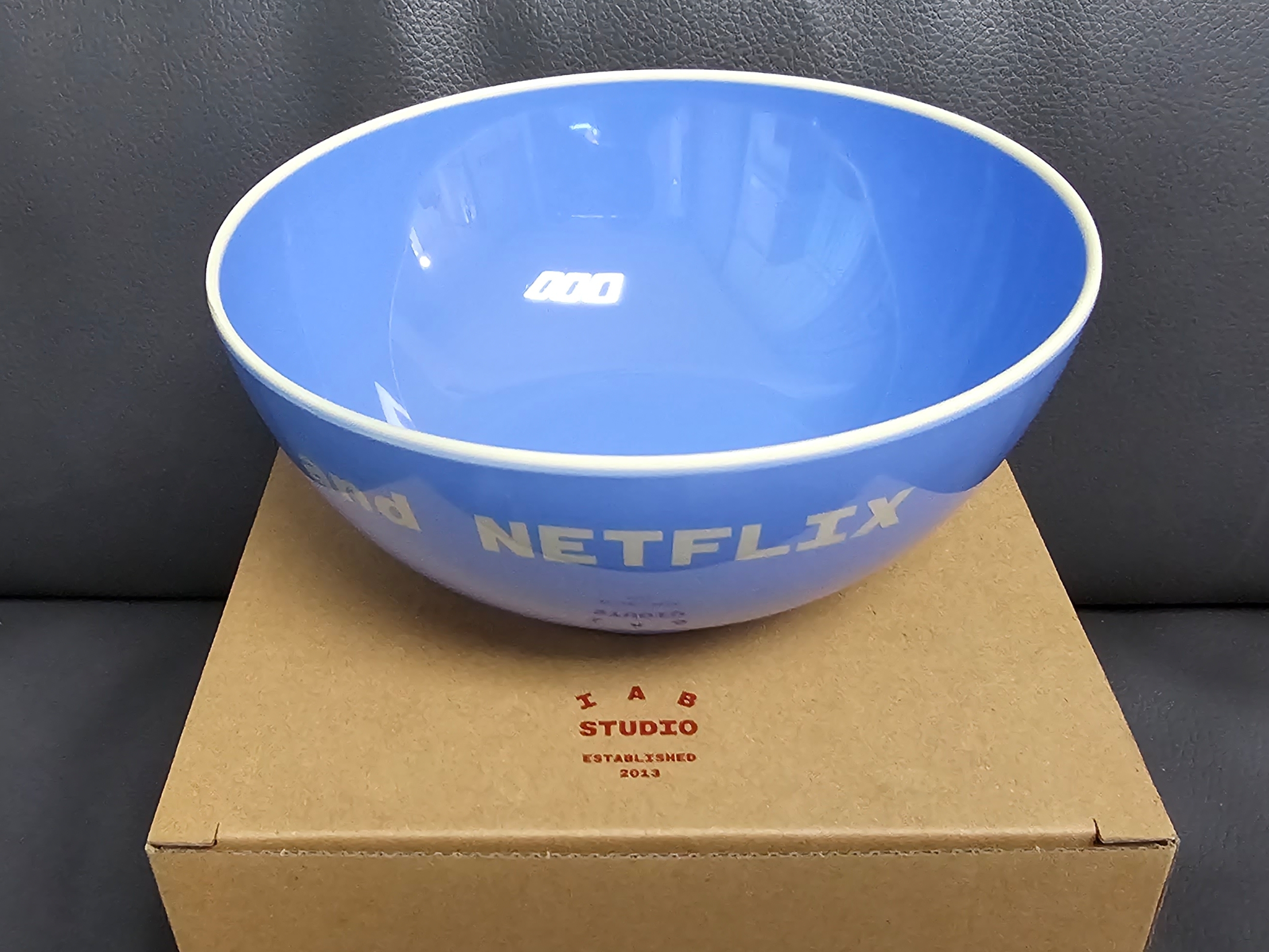 IAB Studio x Netflix Bowl Set 착용 스타일 - 3