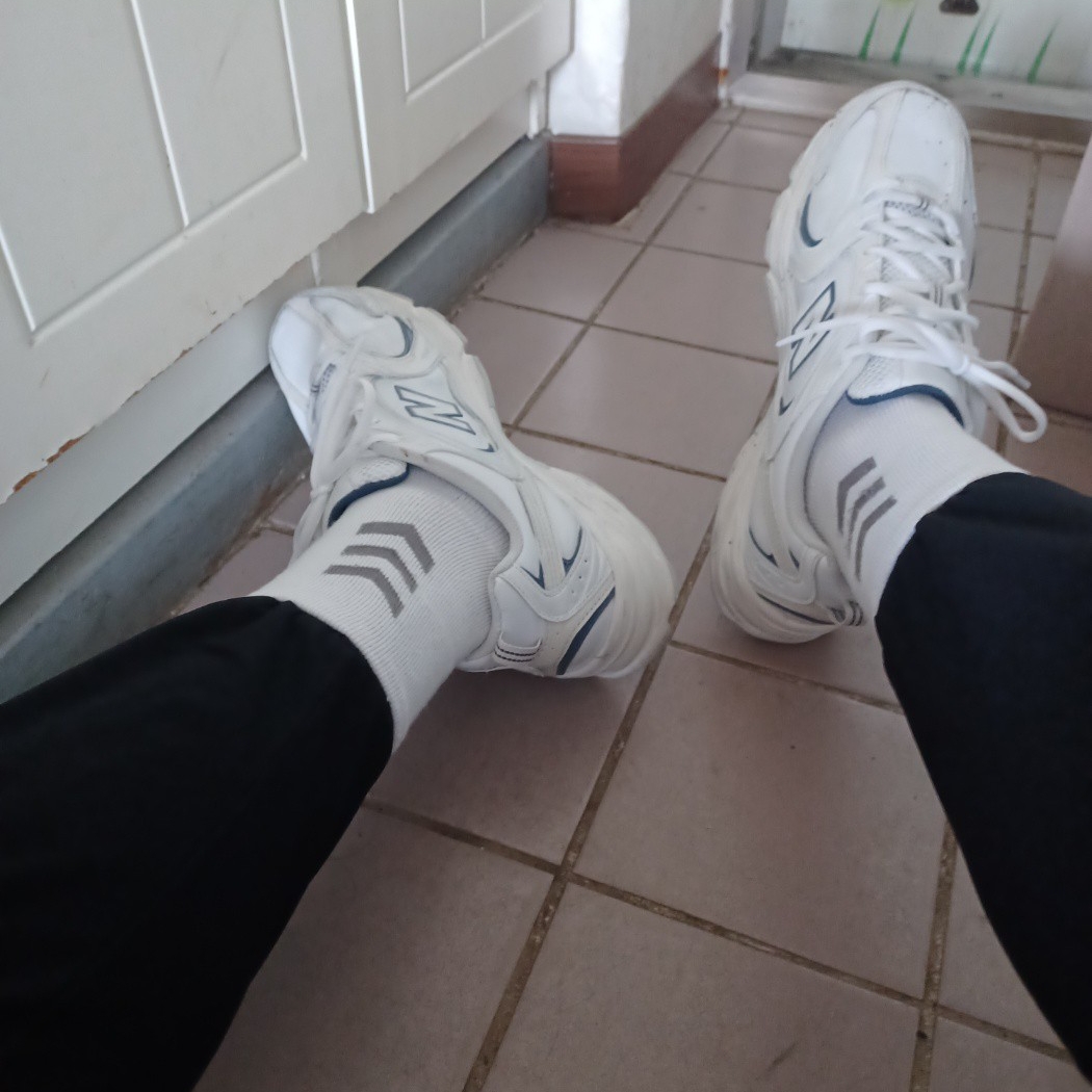 New Balance 530 White Indigo Blue 착용 스타일 - 2
