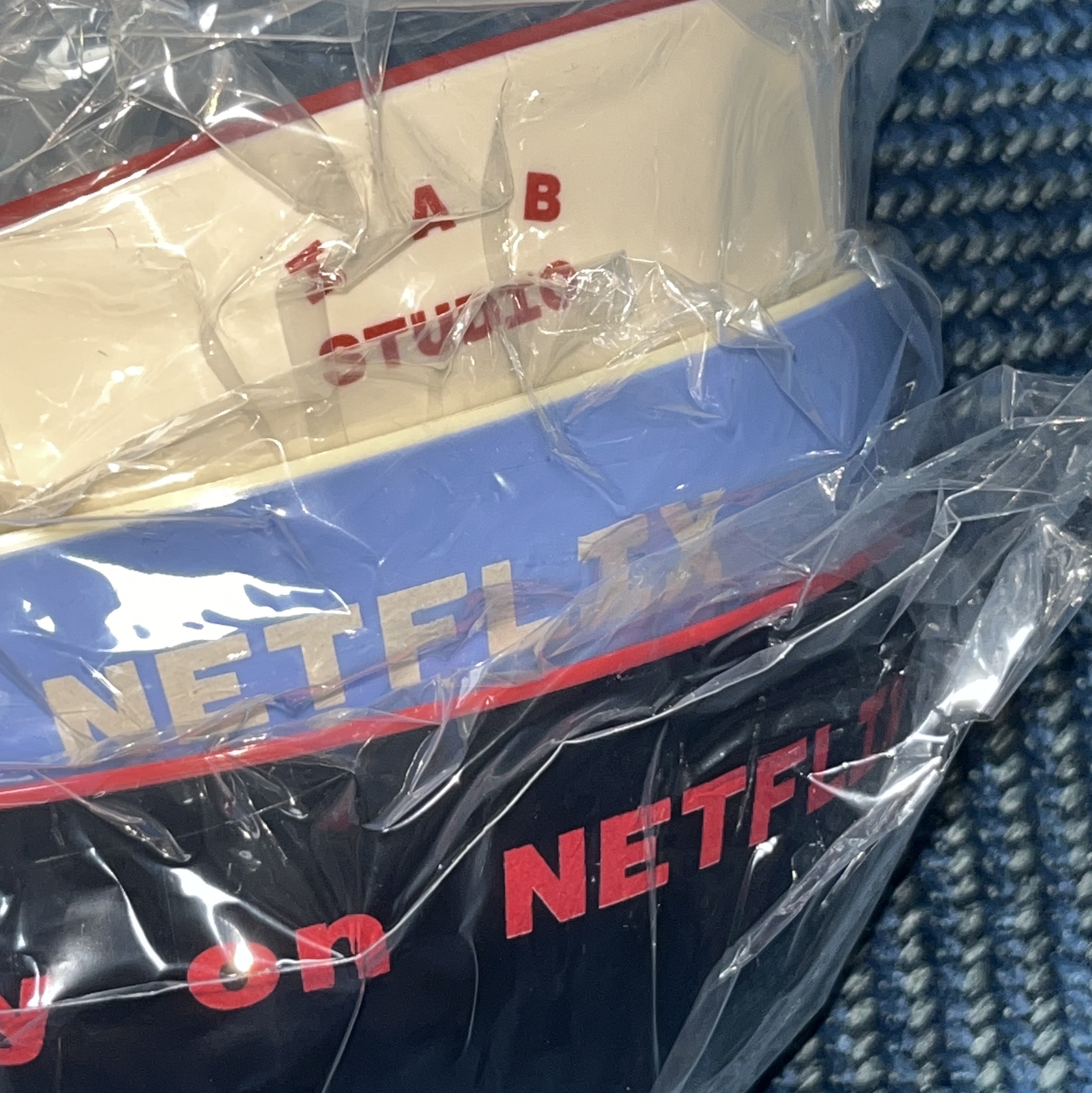 IAB Studio x Netflix Bowl Set 착용 스타일 - 2
