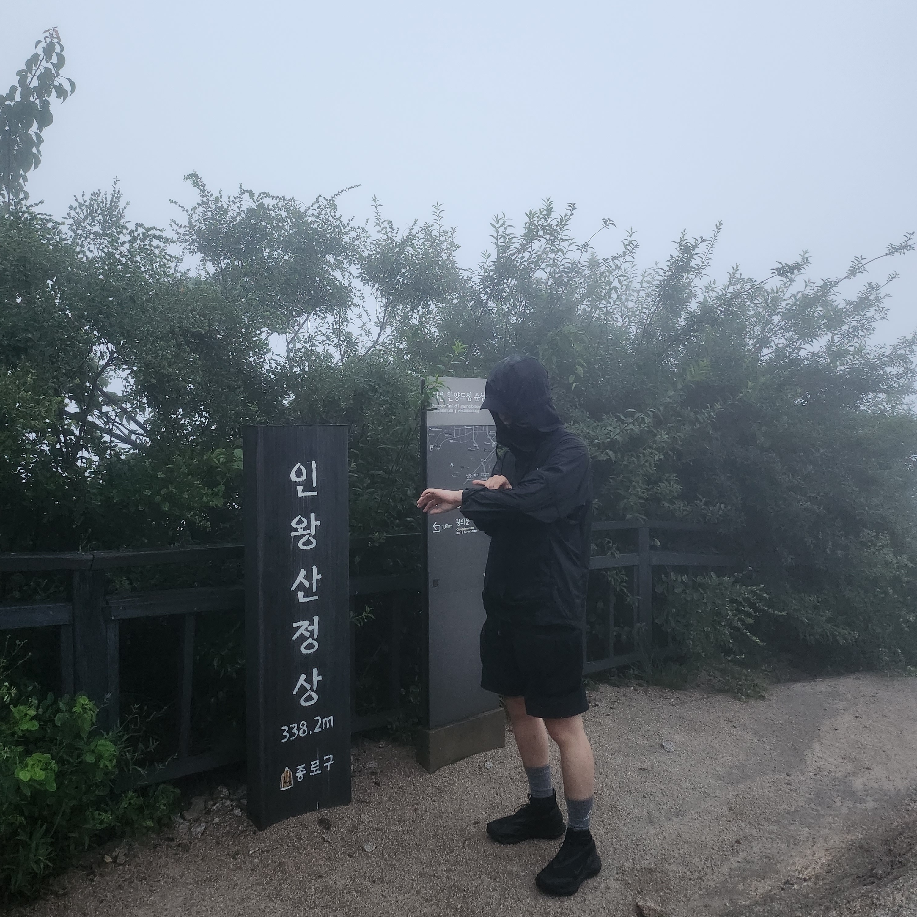 Nike ACG Dri-Fit ADV Goat Rocks T-Shirt Black - Asia, Nike ACG Cinder Cone Windproof Jacket Black Anthracite - US/EU 착용 스타일 - 1
