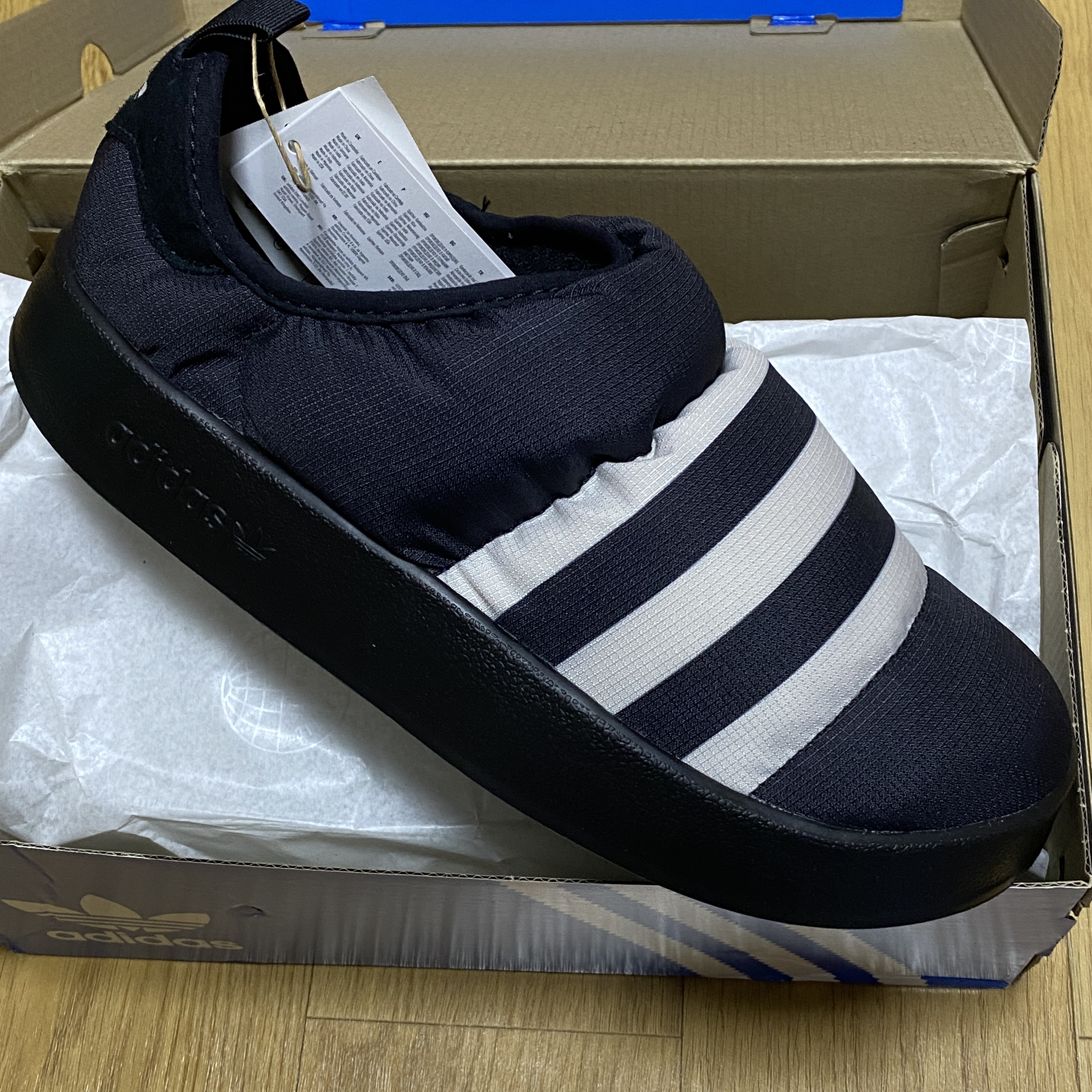 Adidas Puffylette Core Black 착용 스타일