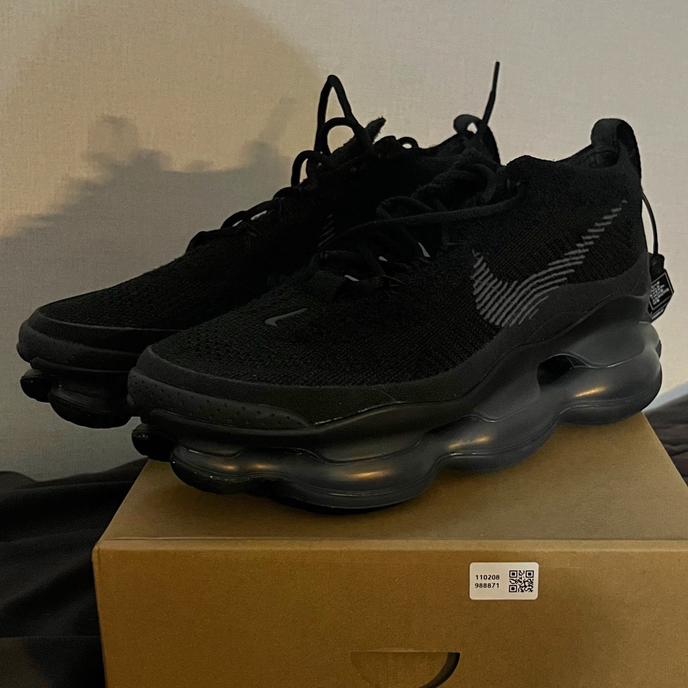 Nike Air Max Scorpion Flyknit Black Anthracite 착용 스타일