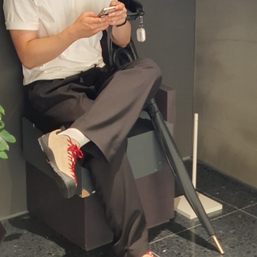Keen Jasper Suede Sneakers Silver Mink 착용 스타일