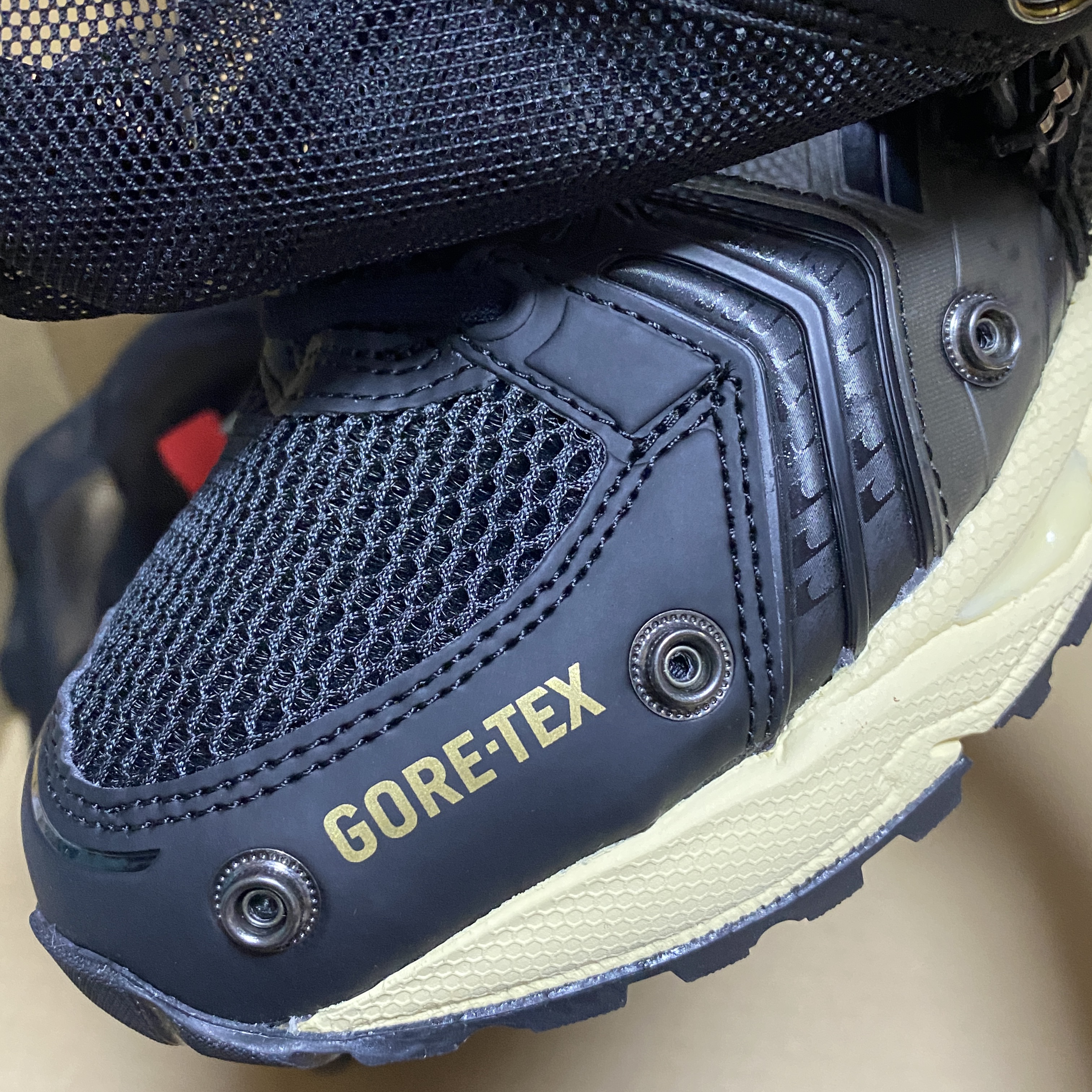 Asics x Beams Gel-Kayano 14 Gore-Tex Black 착용 스타일 - 3